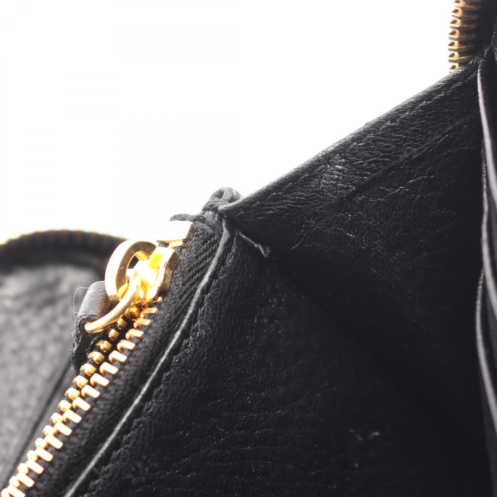 プラダ CERVO ANTIC MET レザー長財布