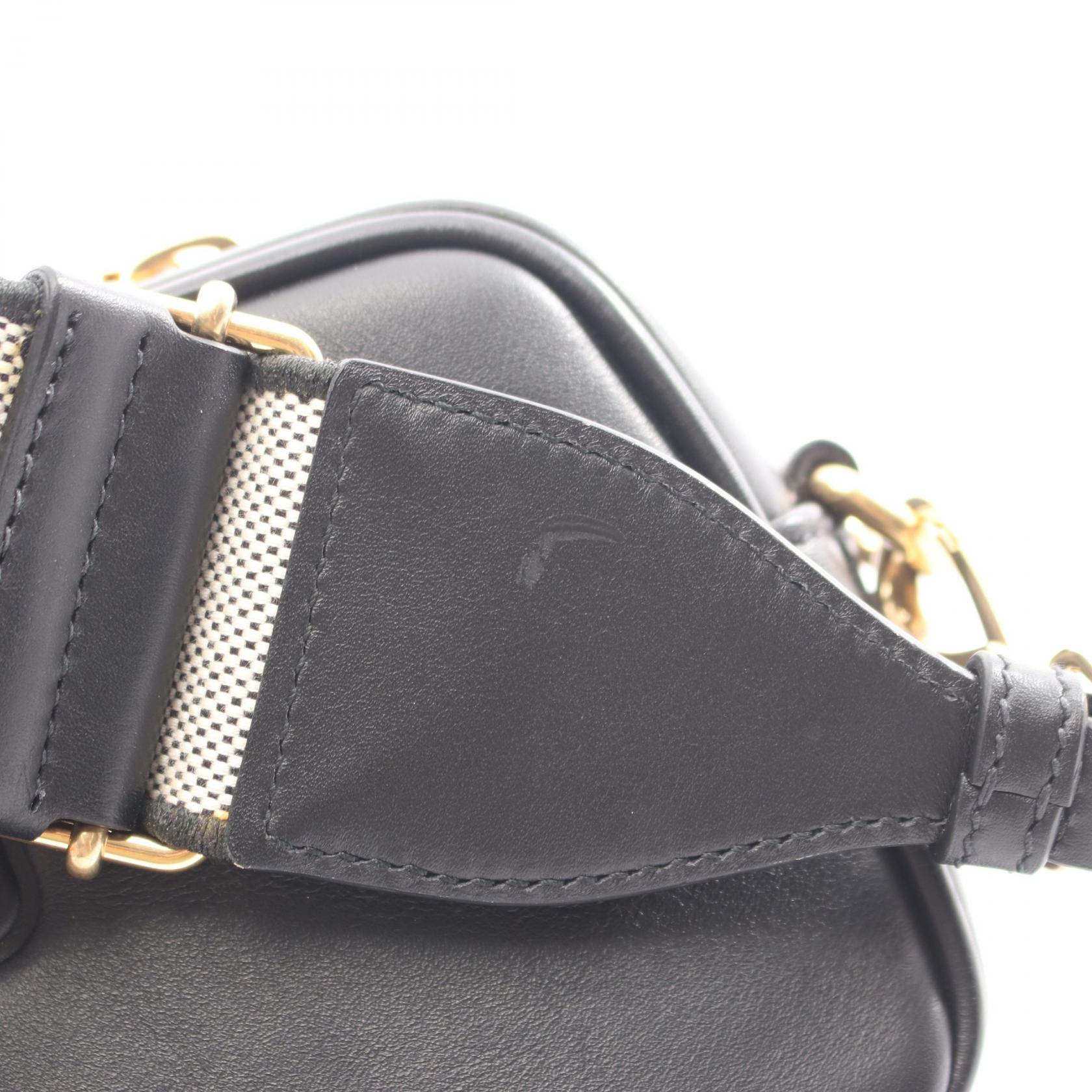 ミュウミュウ SAFTY PADDED レザーショルダーバッグ