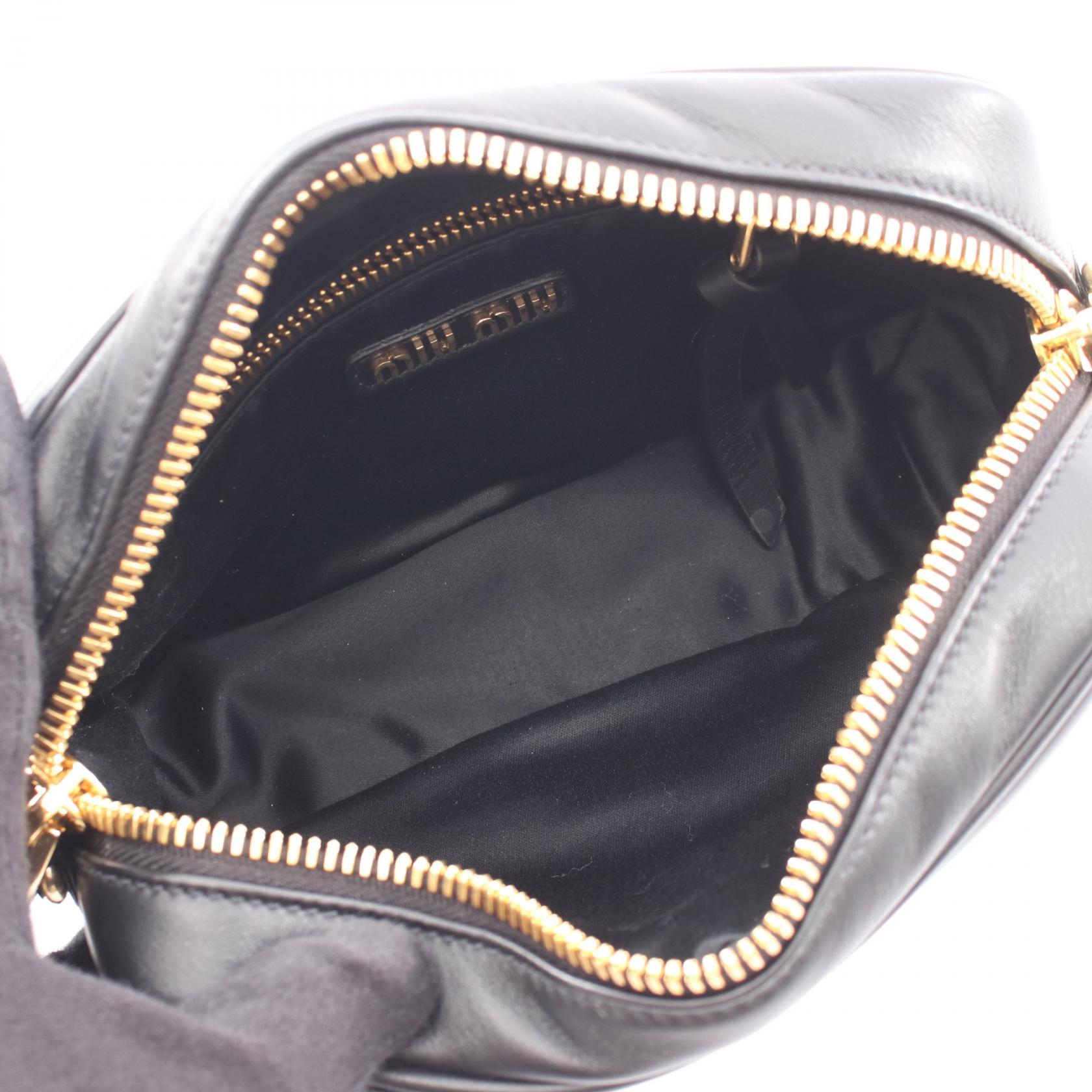 ミュウミュウ SAFTY PADDED レザーショルダーバッグ
