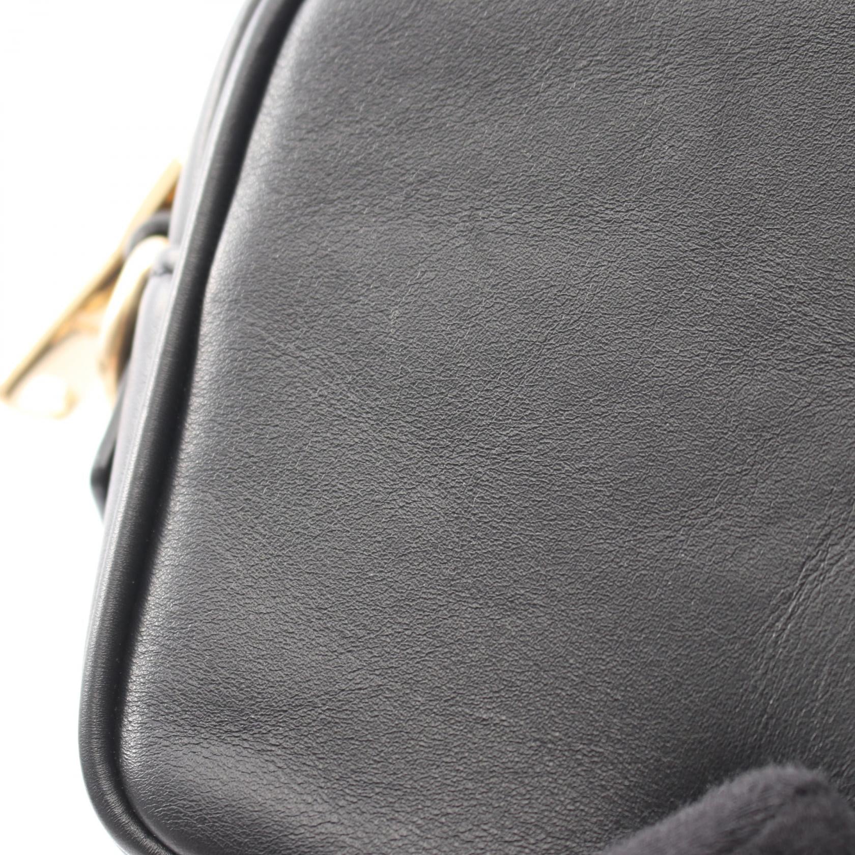 ミュウミュウ SAFTY PADDED レザーショルダーバッグ