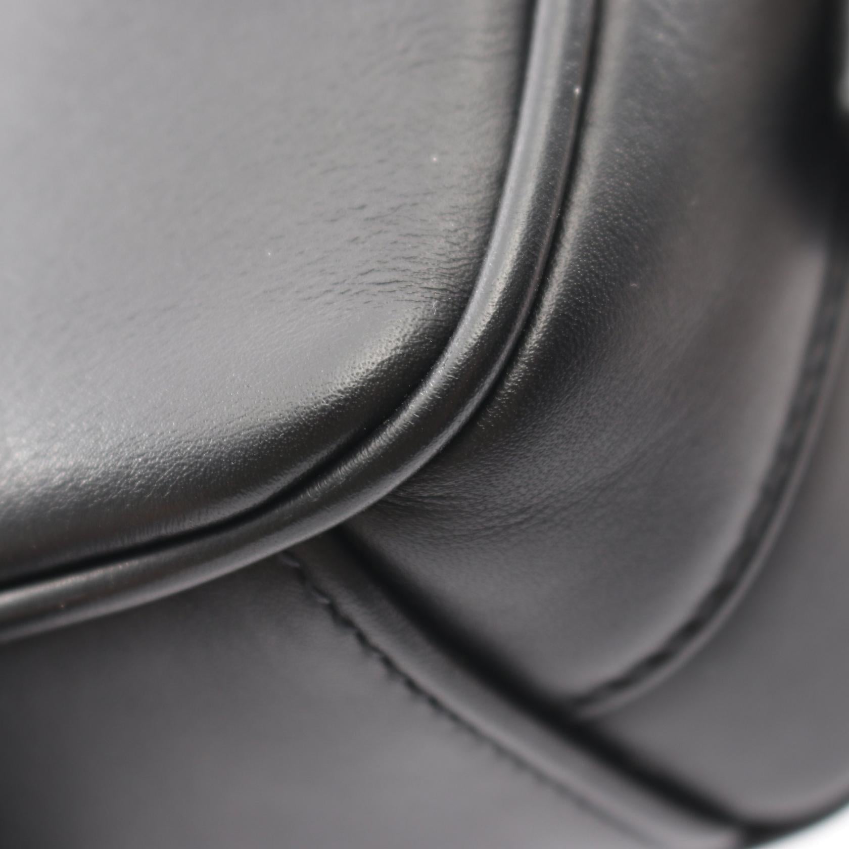 ミュウミュウ SAFTY PADDED レザーショルダーバッグ