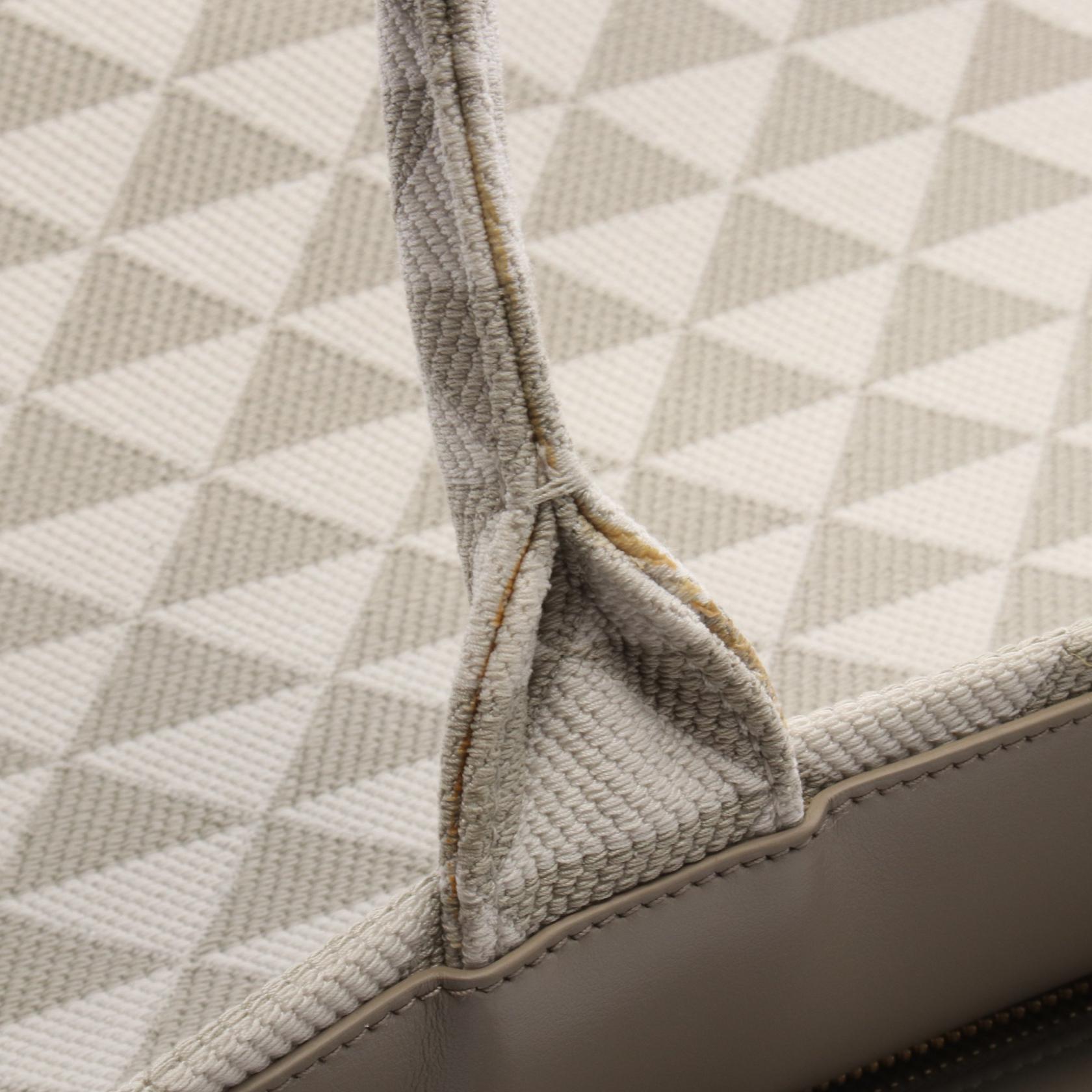 プラダ TRIANGOLO JACQUARD シンボルエンブロイダリー キャンバストートバッグ