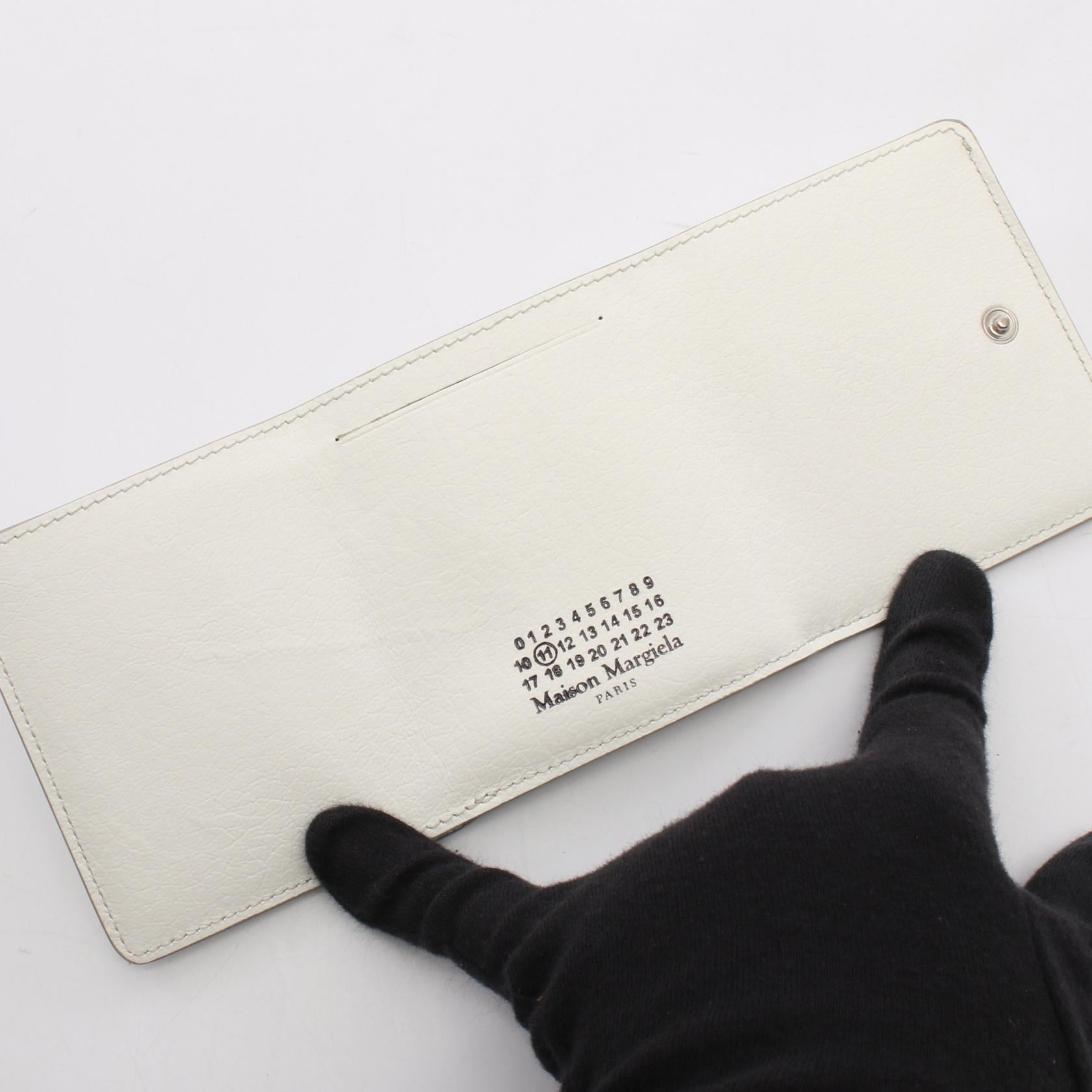 メゾンマルジェラ11 4ステッチナンバリング三つ折り財布