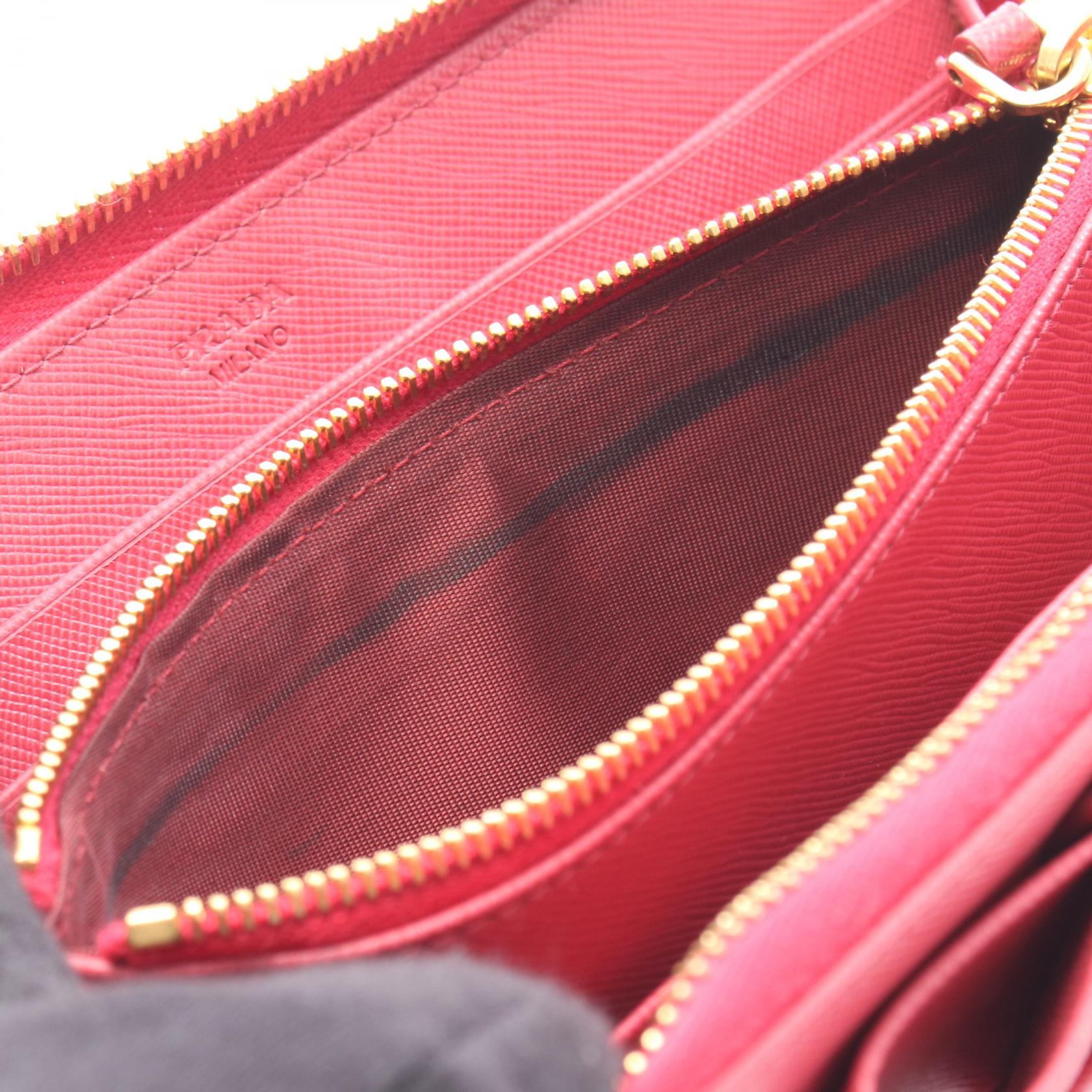 プラダ レザー長財布
