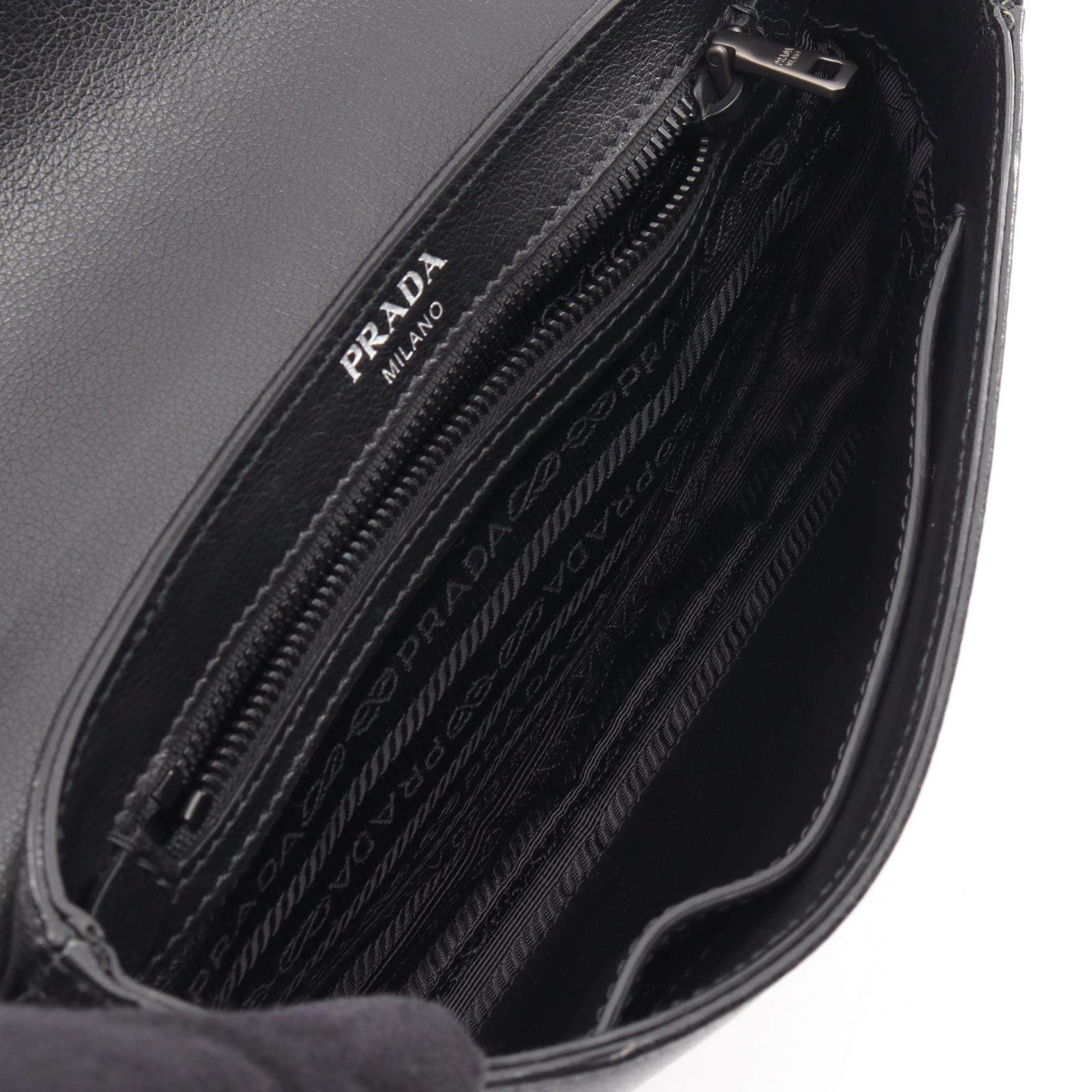 プラダ GLACE'CALF レザーショルダーバッグ