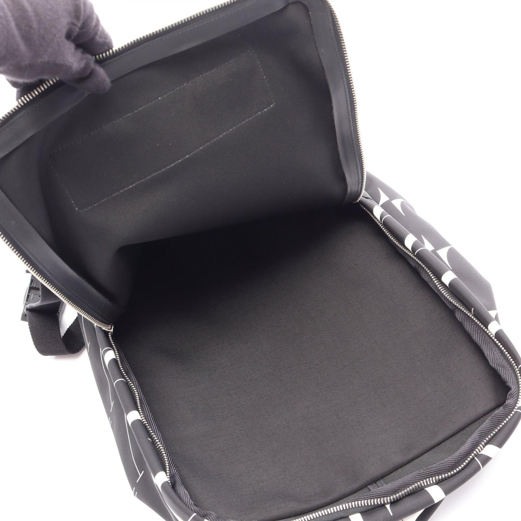 ヴァレンティノガラヴァーニ ナイロン レザー バックパック
