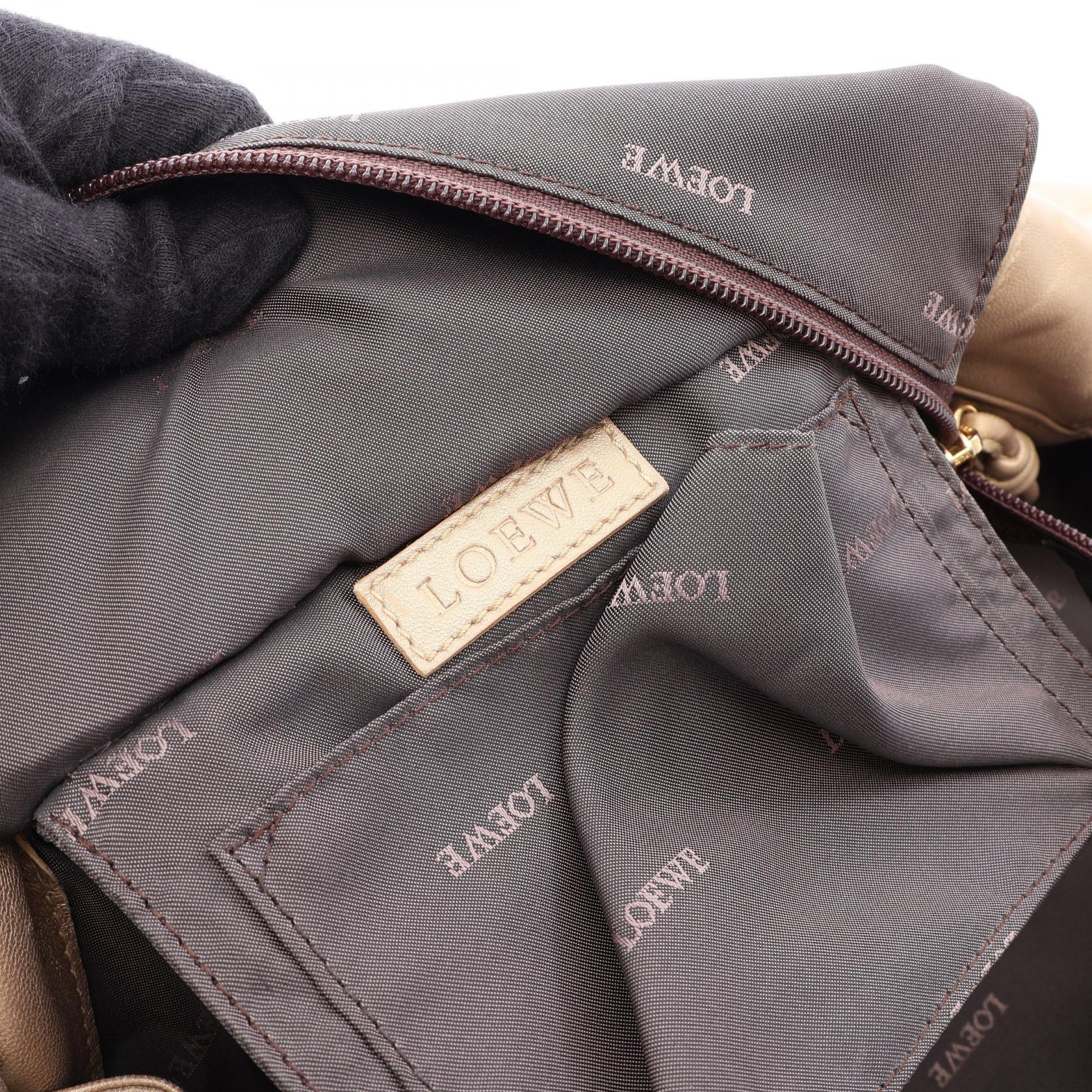 ロエベ ナッパアイレ レザーハンドバッグ