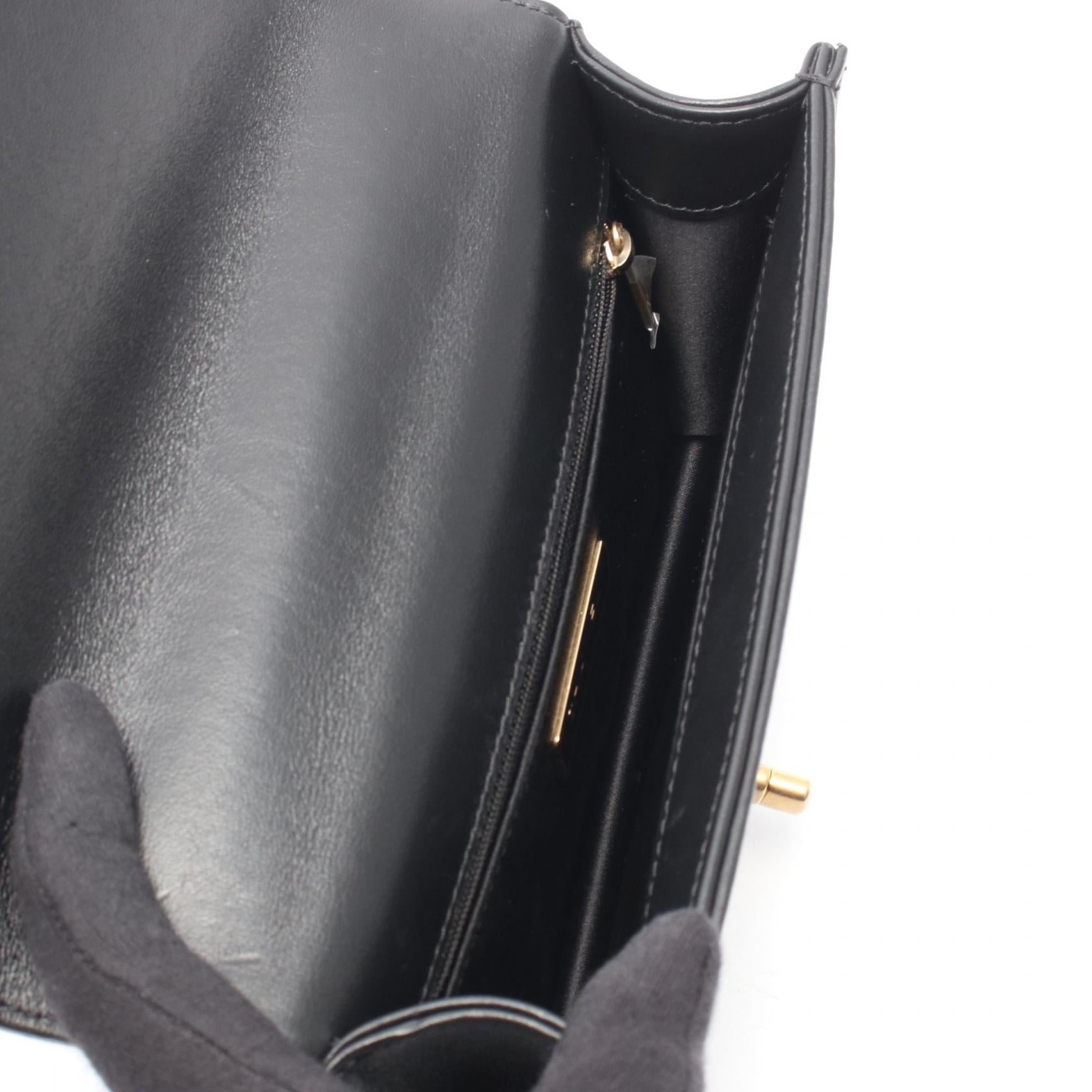 シャネル COCOエンボス レザー ショルダーバッグ