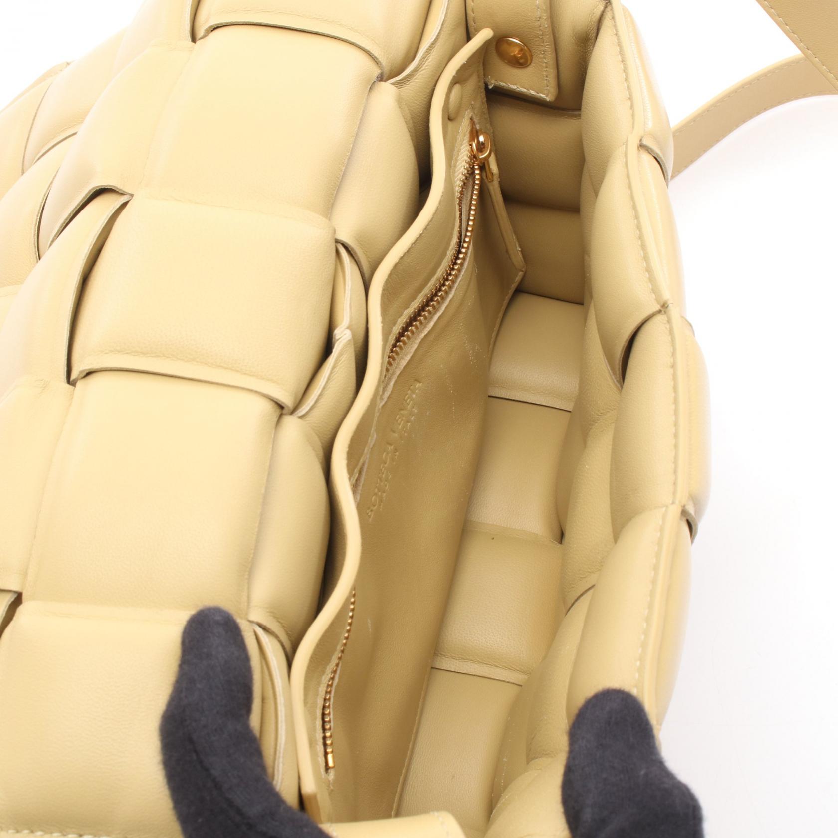 ボッテガヴェネタ パデットカセット レザー ショルダーバッグ