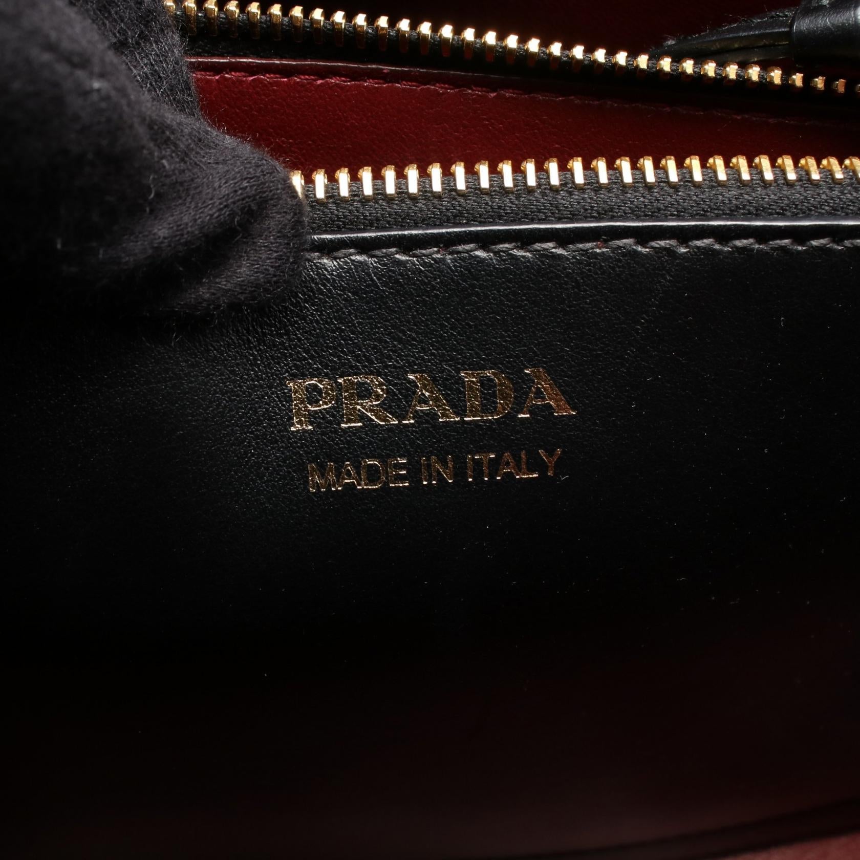 プラダ SAFFIANO CUIR Cマチネ ミディアム ショルダーバッグ