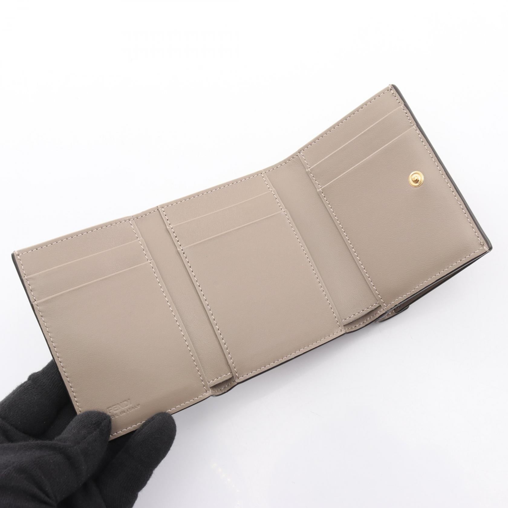 フェンディ FFダイヤモンド レザー三つ折り財布