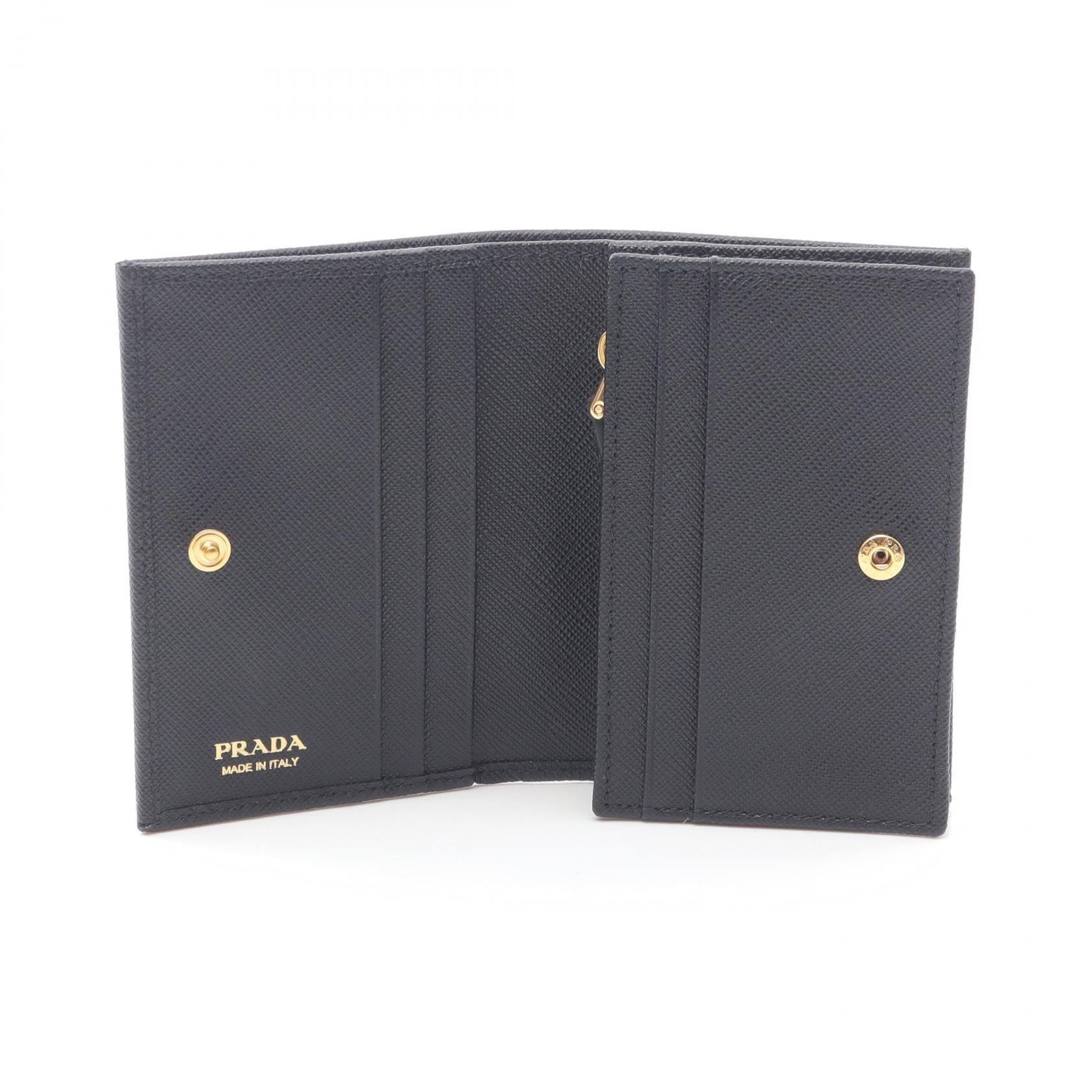 プラダ SAFFIANO TRIANG レザー財布