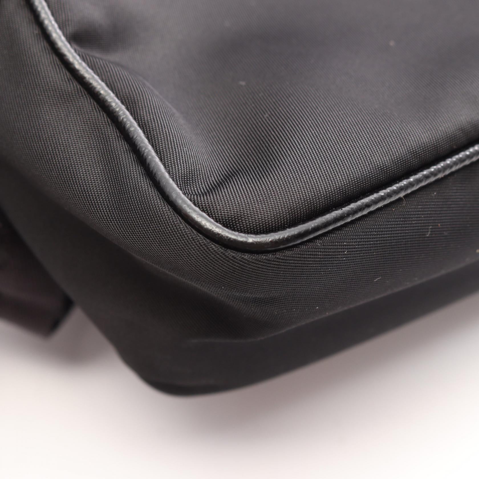プラダ RE-NYLON TESSUTO SAFFIANO ナイロンレザーショルダーバッグ