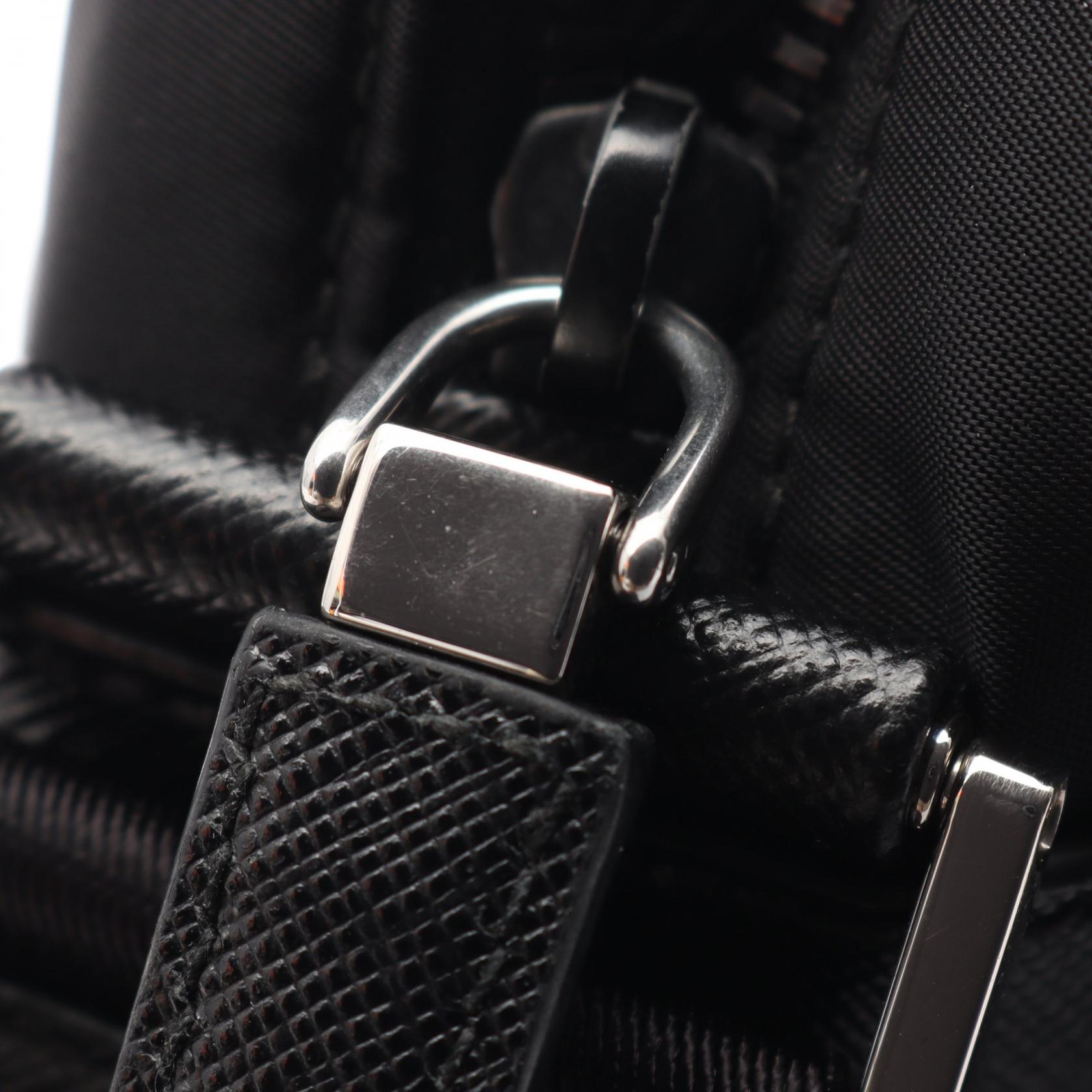 プラダ RE-NYLON TESSUTO SAFFIANO ナイロンレザーショルダーバッグ