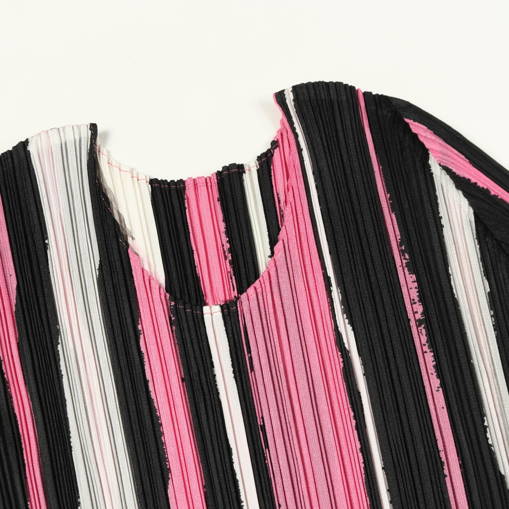 プリーツプリーズ プリーツポリエステルトップス