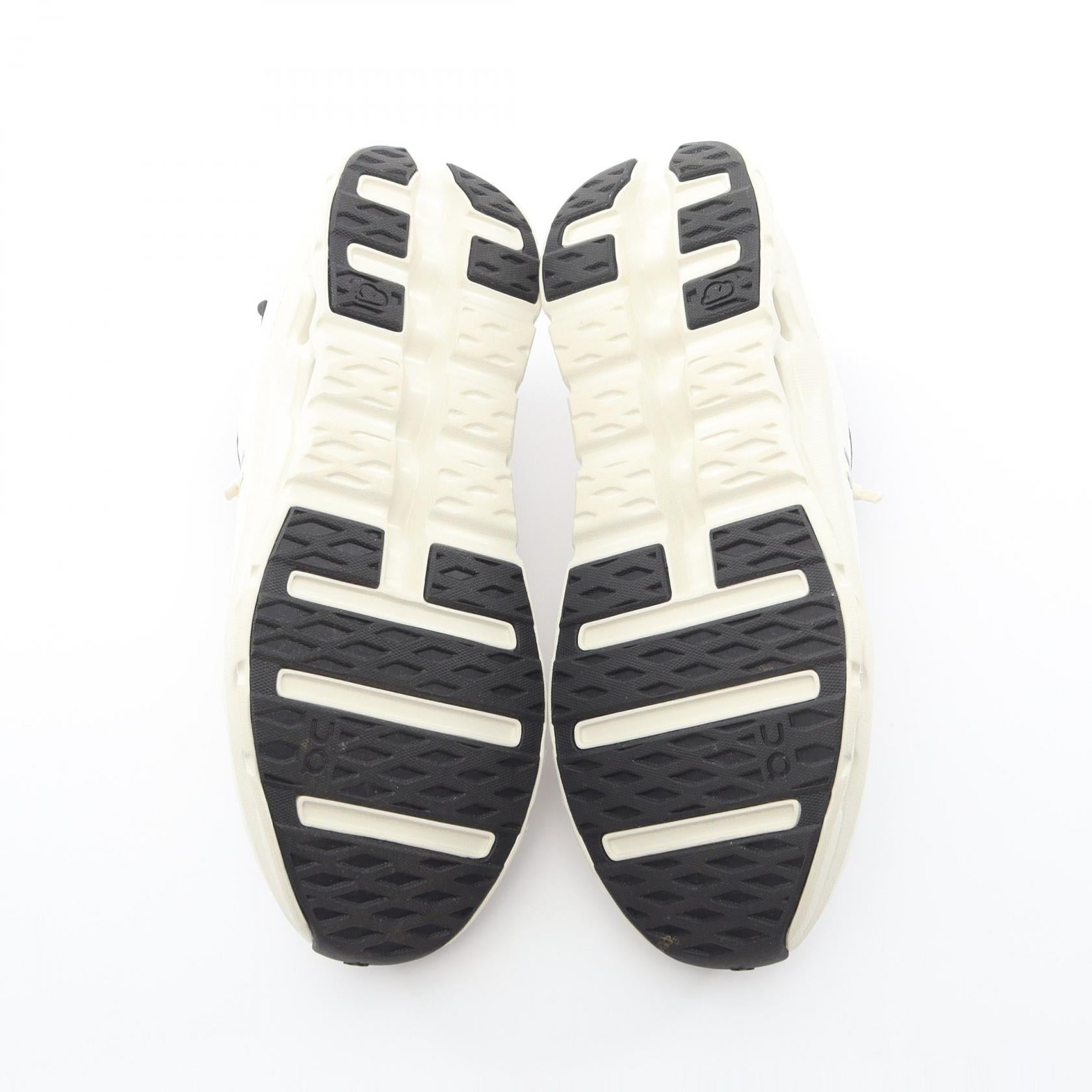 オン Cloudtilt ファブリックスニーカー