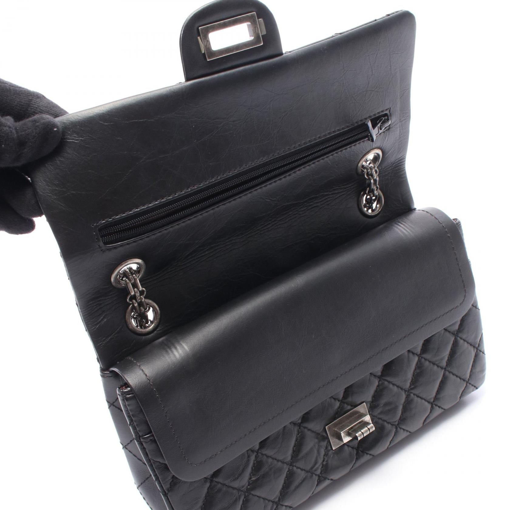 シャネル 2.55 レザーショルダーバッグ