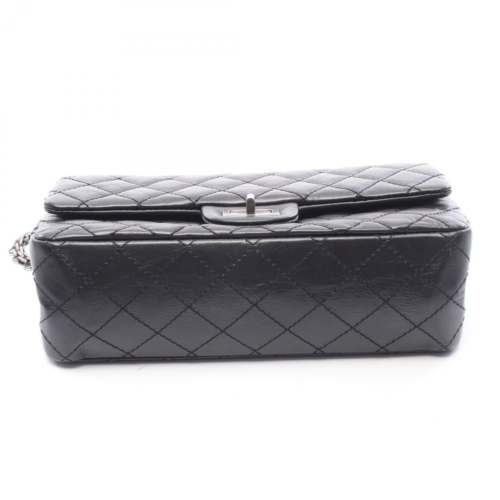 シャネル 2.55 レザーショルダーバッグ