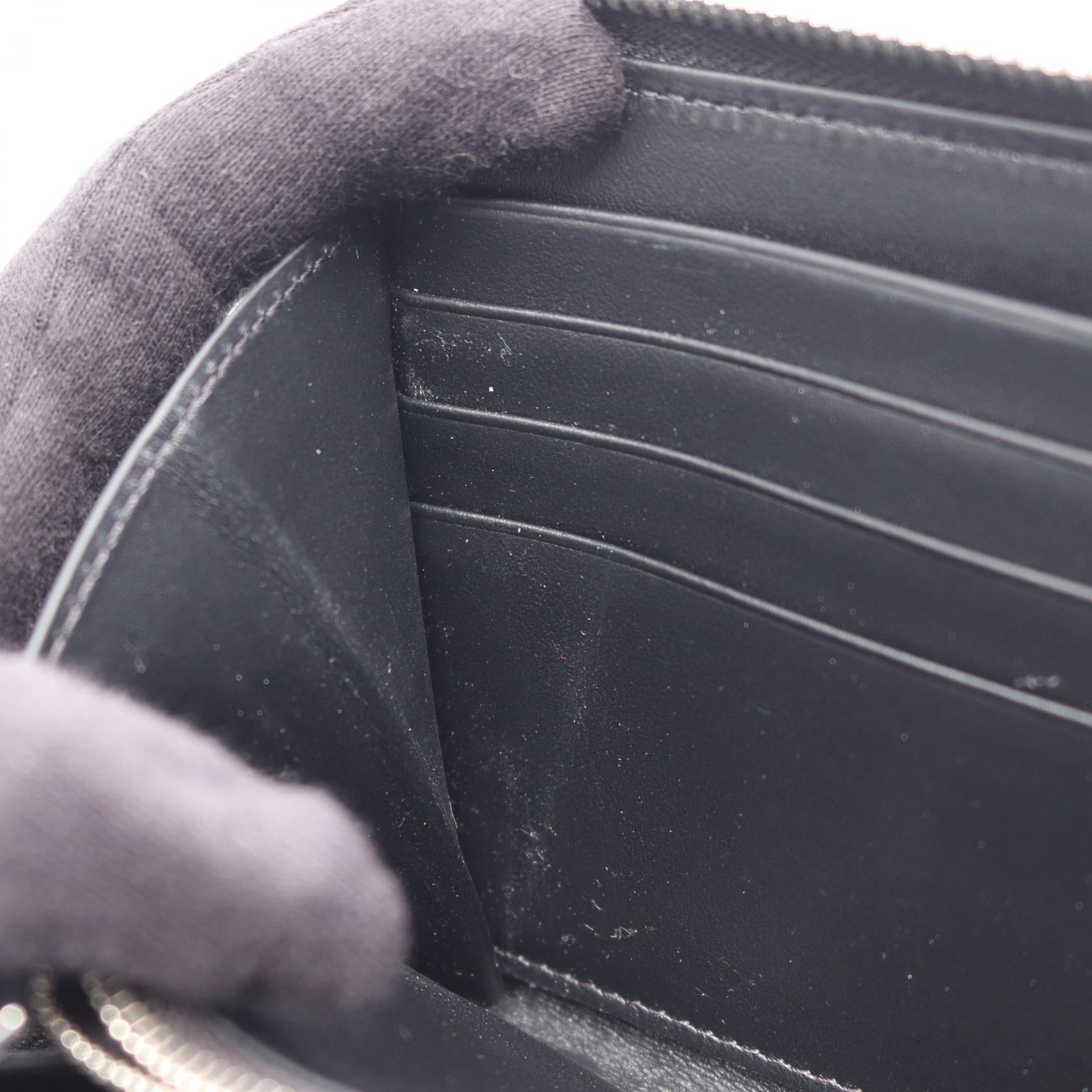セリーヌ エンボスドレザー 長財布
