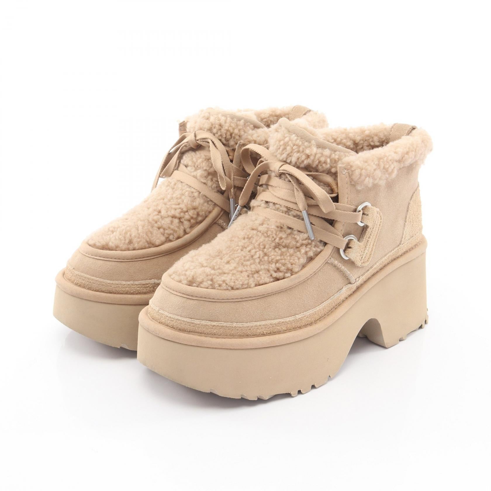 アグ Classic New Heights Lace Up ムートン スウェード ブーツ