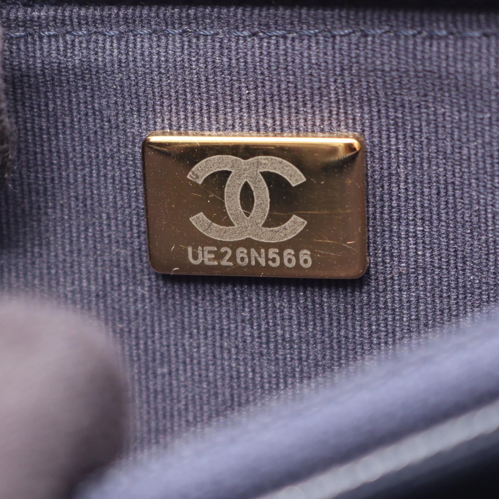 シャネル CHANEL19 カーフ ショルダーバッグ