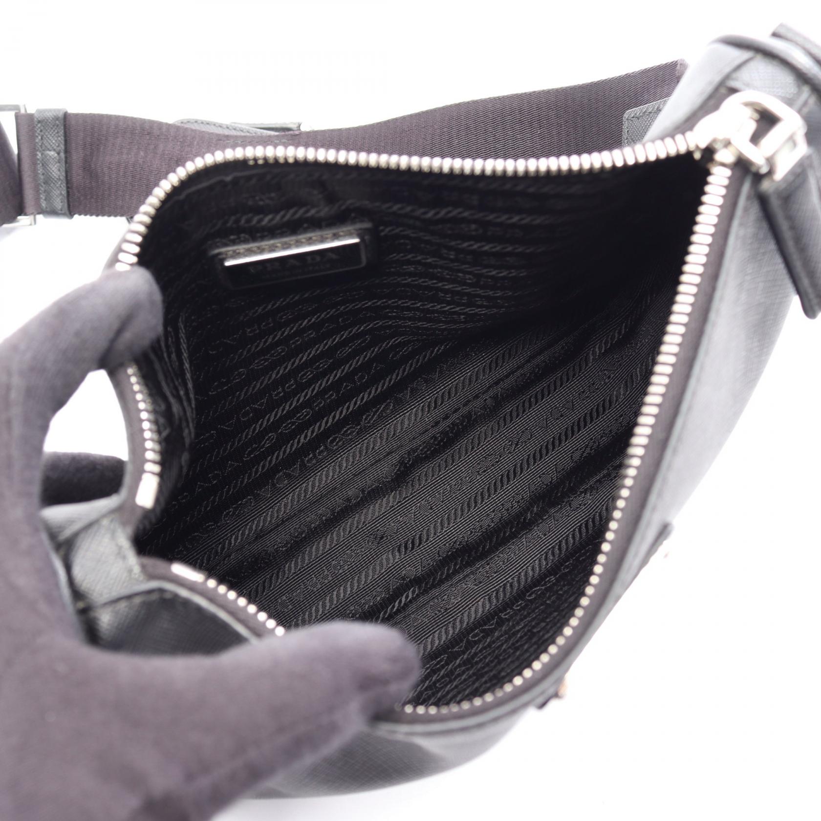 プラダ SAFFIANO TRAVEL ショルダーバッグ