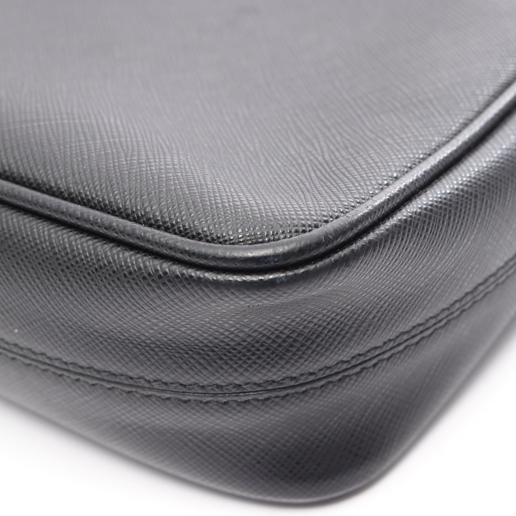 プラダ SAFFIANO TRAVEL ショルダーバッグ
