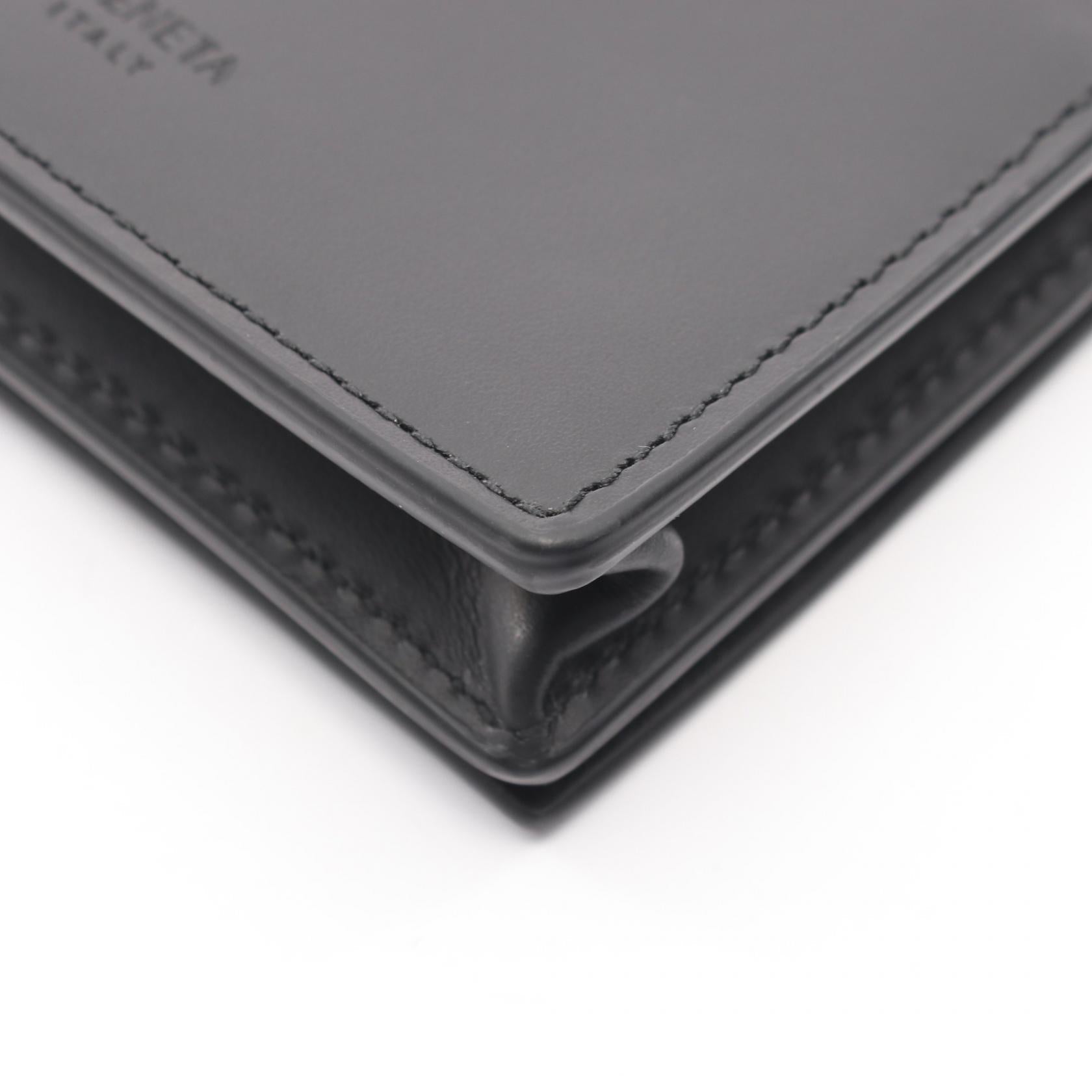 ボッテガヴェネタ イントレチャート レザーカードケース