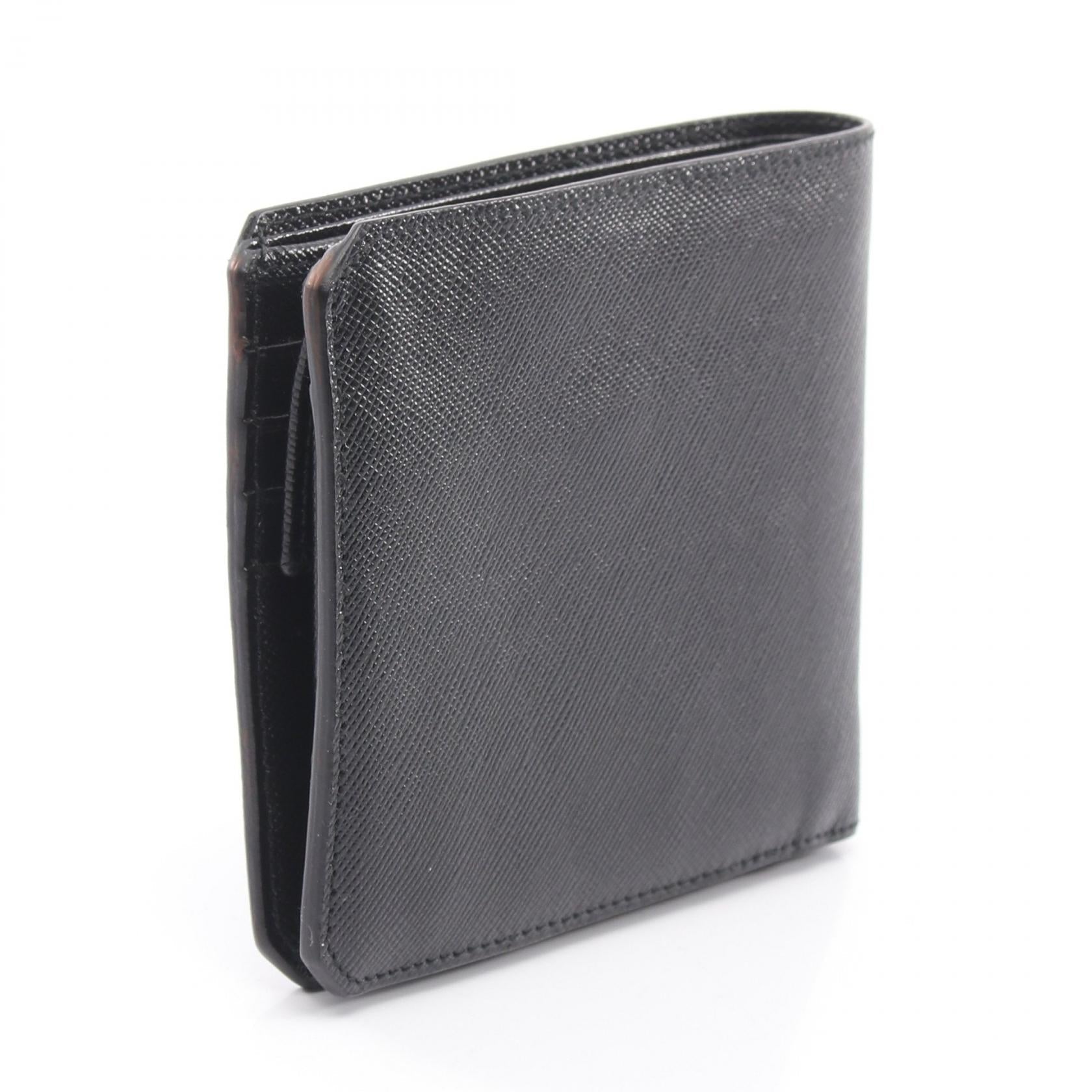 プラダ SAFFIANO CORNER 二つ折り財布