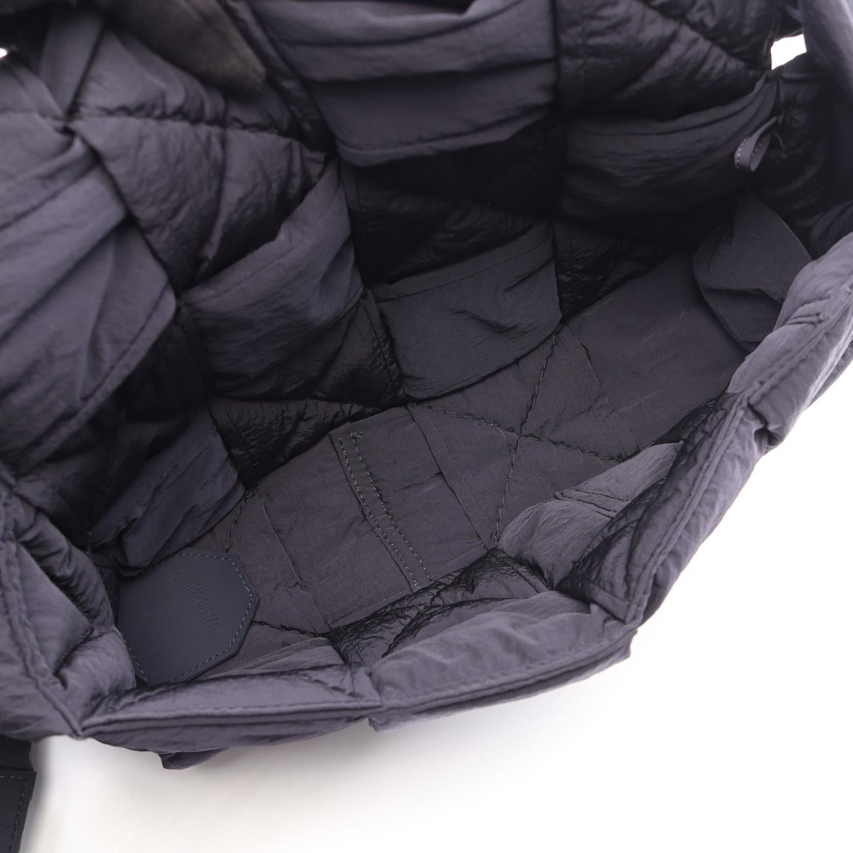 ボッテガヴェネタ PADDED TECH CASSETTE ナイロンショルダーバッグ