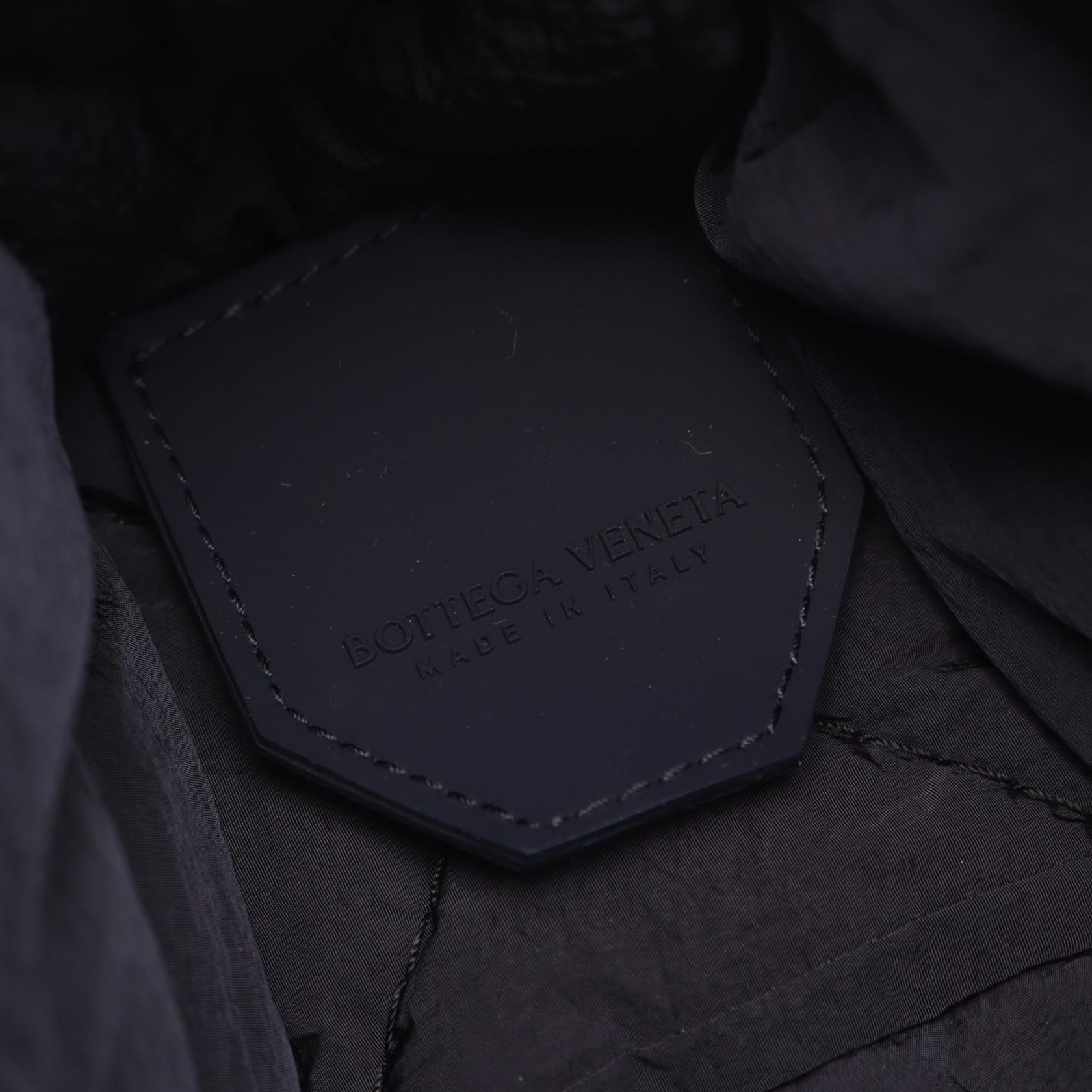 ボッテガヴェネタ PADDED TECH CASSETTE ナイロンショルダーバッグ