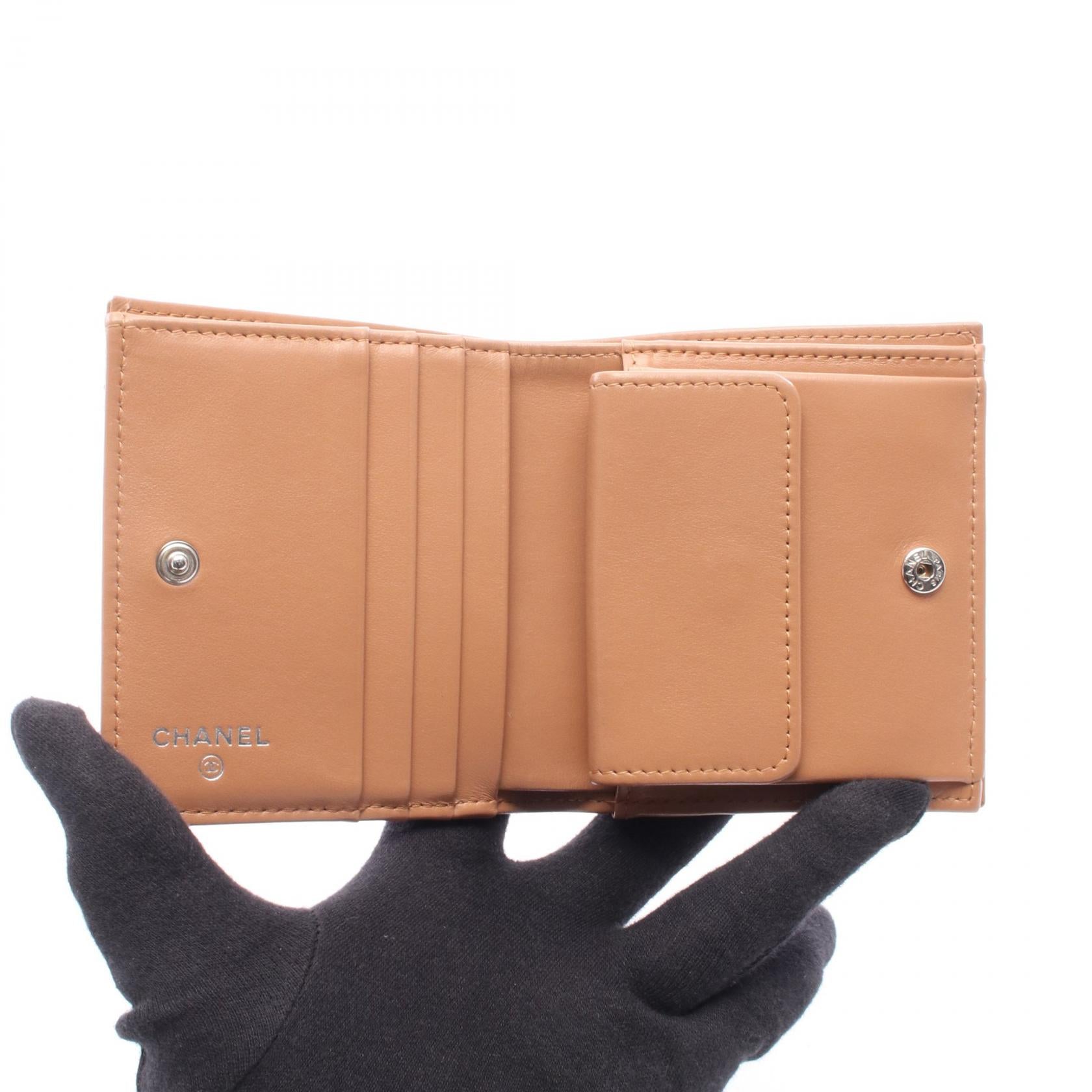 シャネル マトラッセ レザー二つ折り財布