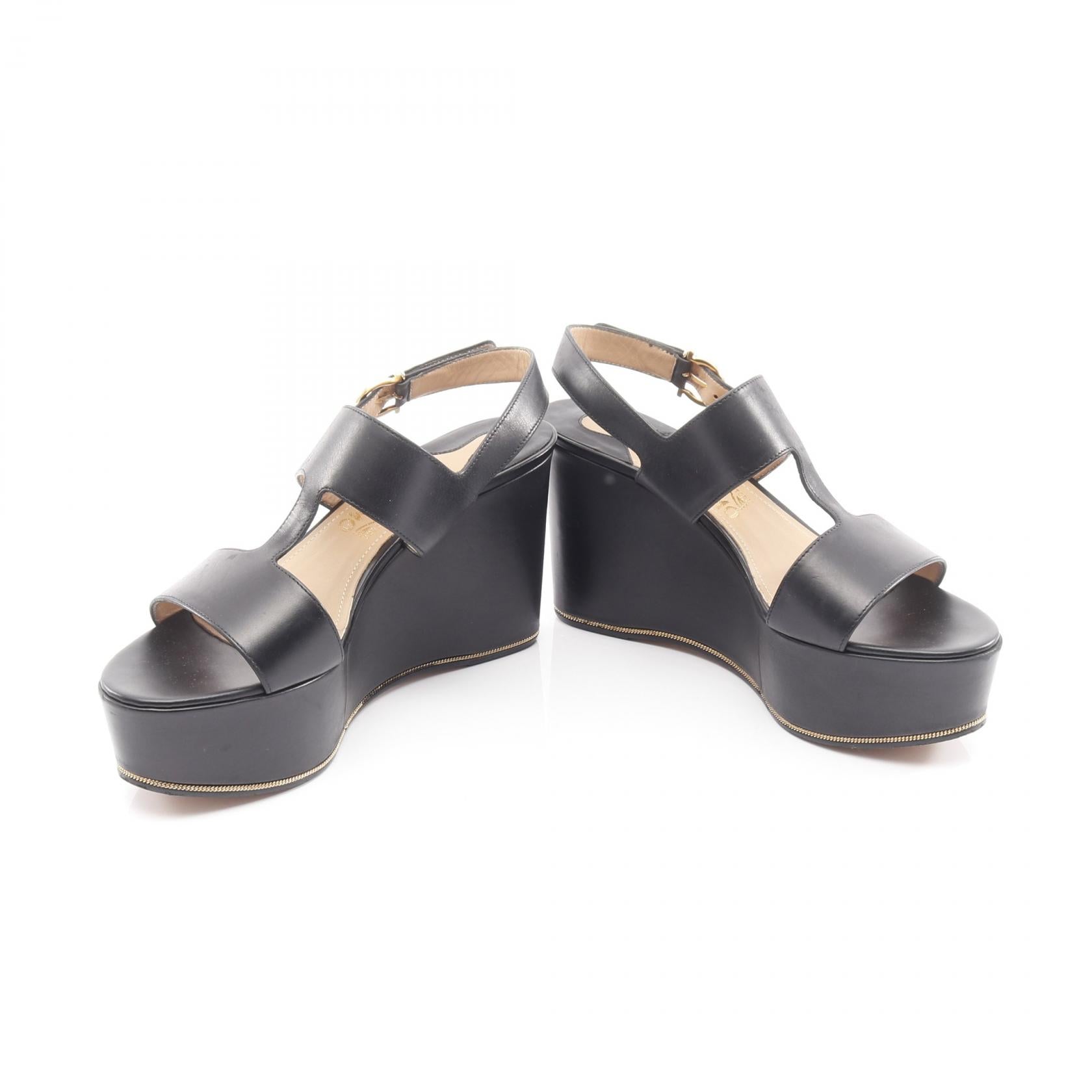 サルヴァトーレ・フェラガモ ガンチーニ レザーサンダル