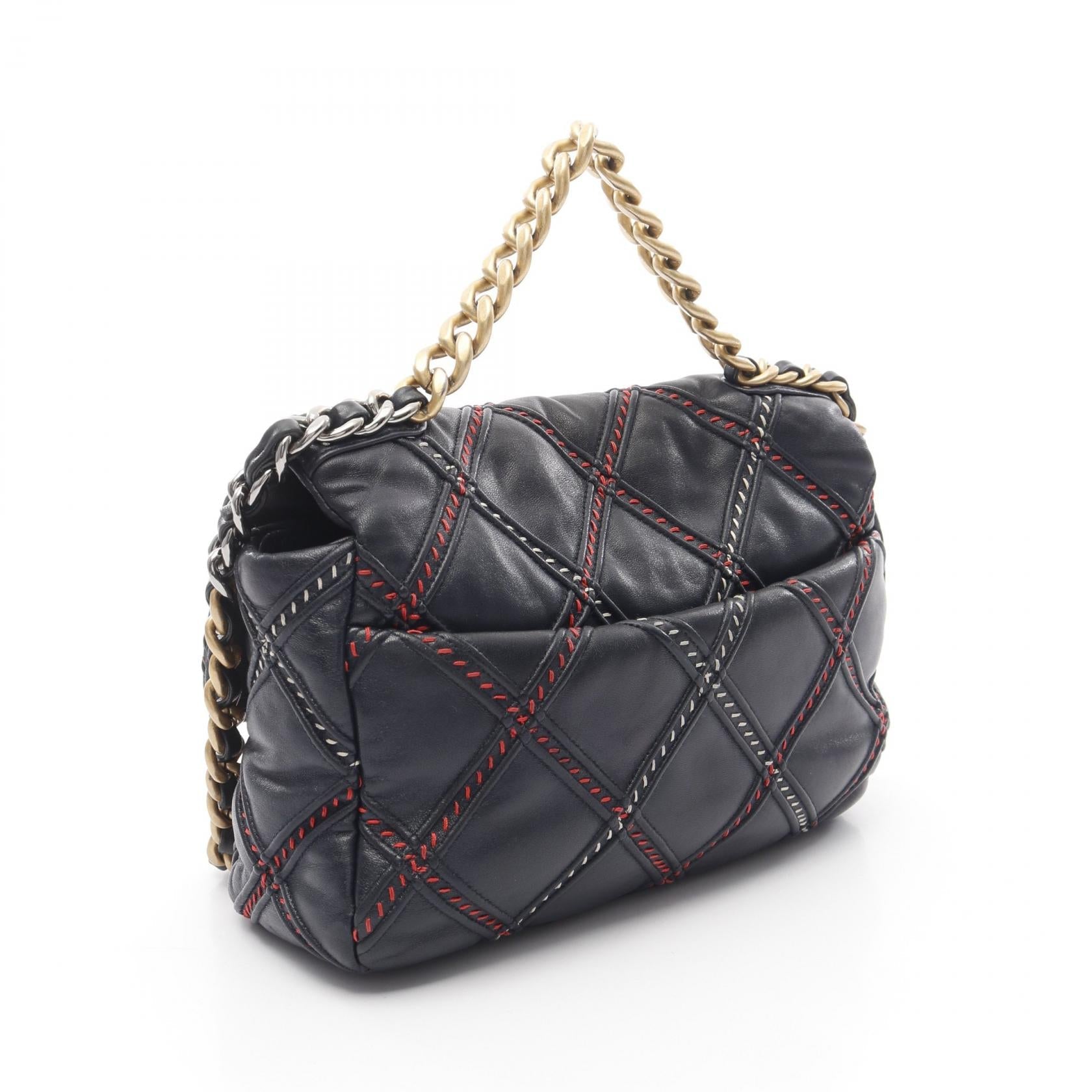 シャネル 19 マトラッセ ラムスキン ショルダーバッグ