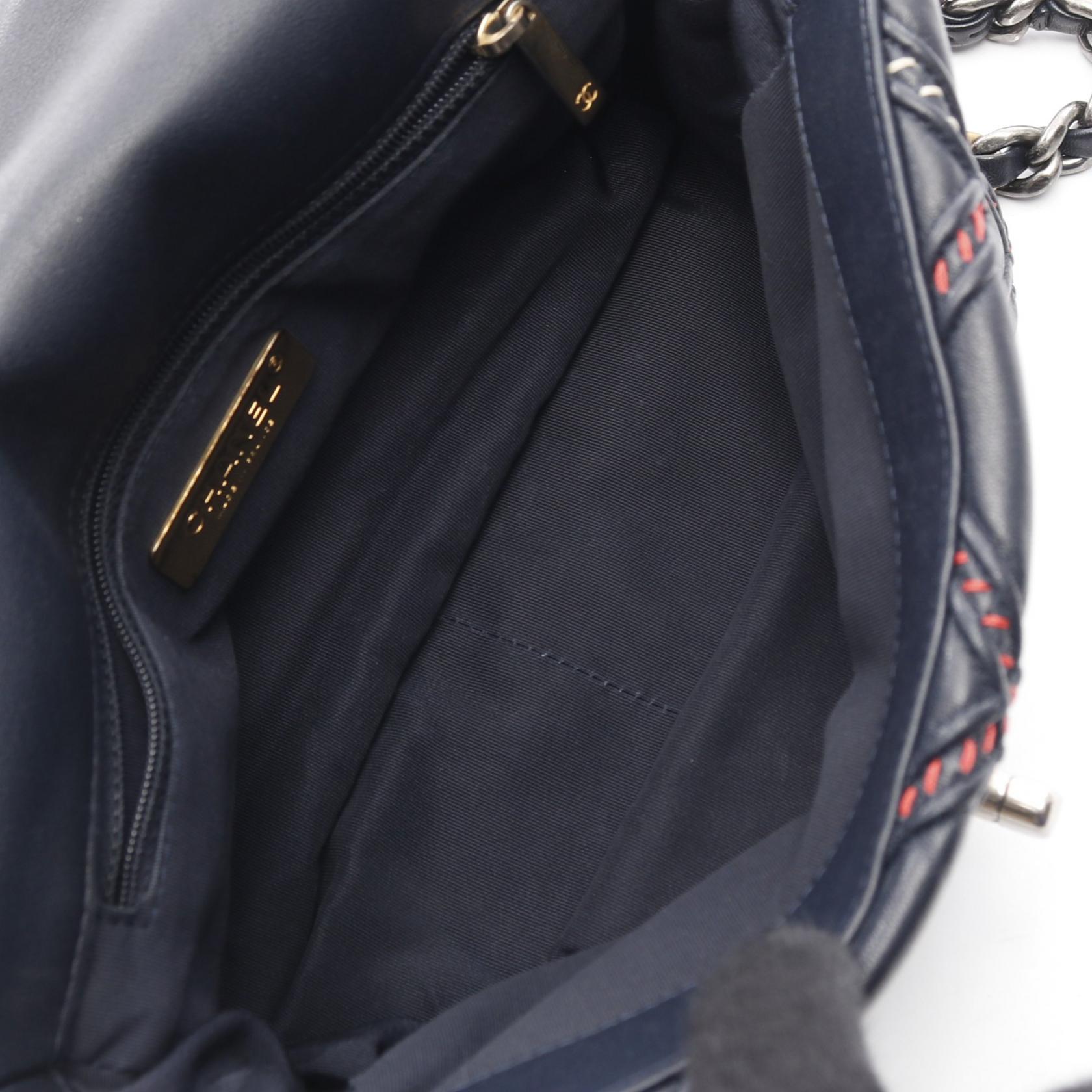 シャネル 19 マトラッセ ラムスキン ショルダーバッグ