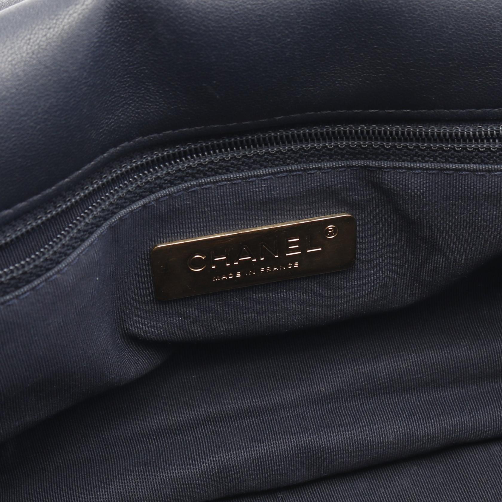 シャネル 19 マトラッセ ラムスキン ショルダーバッグ