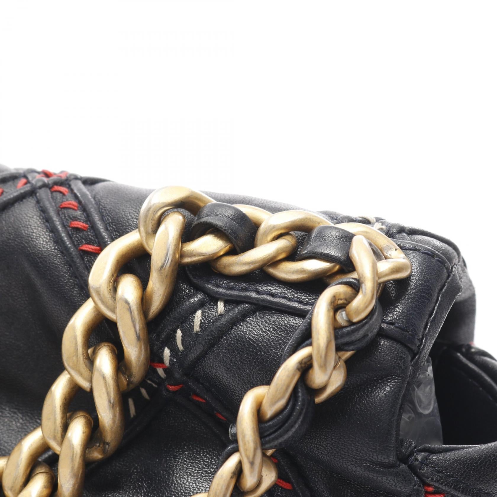 シャネル 19 マトラッセ ラムスキン ショルダーバッグ