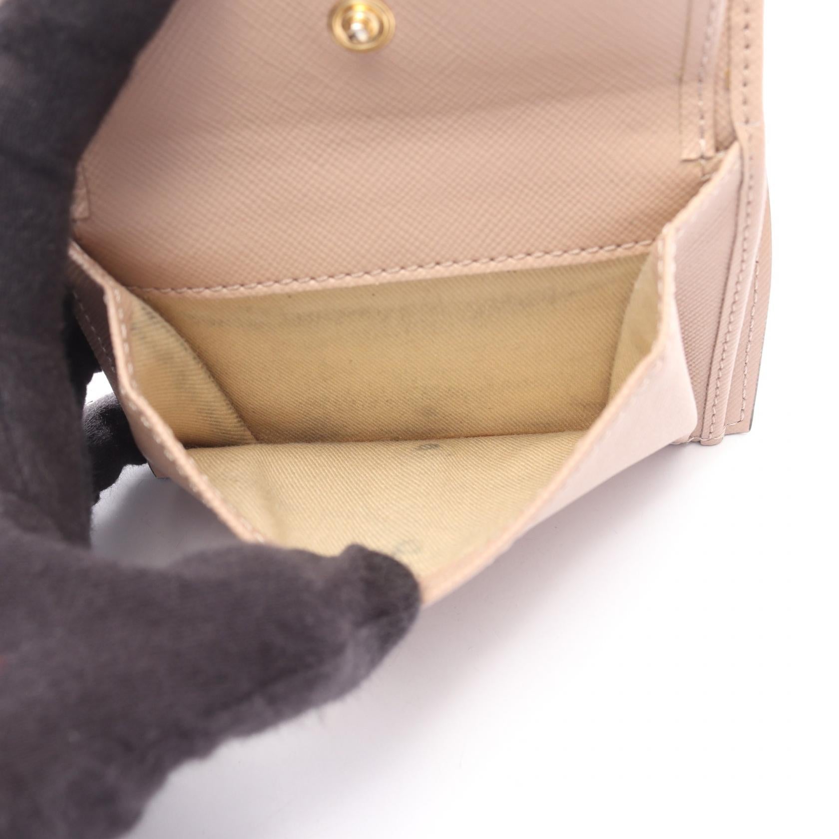 マルニ レザー二つ折り財布
