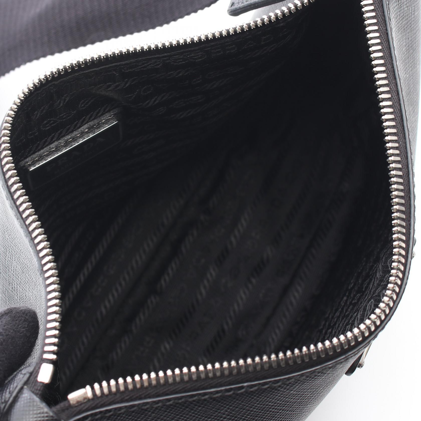 プラダ SAFFIANO TRAVEL ショルダーバッグ