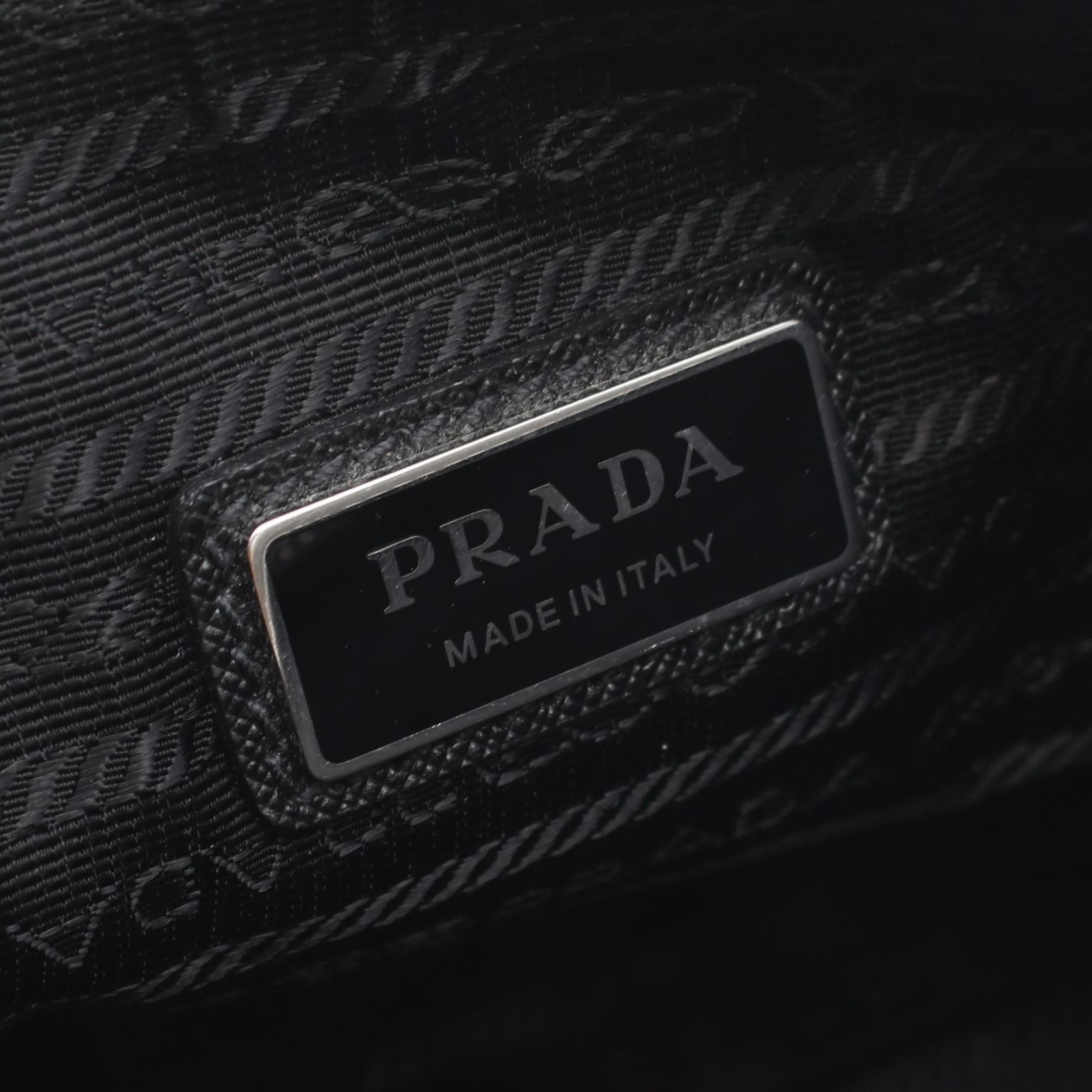 プラダ SAFFIANO TRAVEL ショルダーバッグ