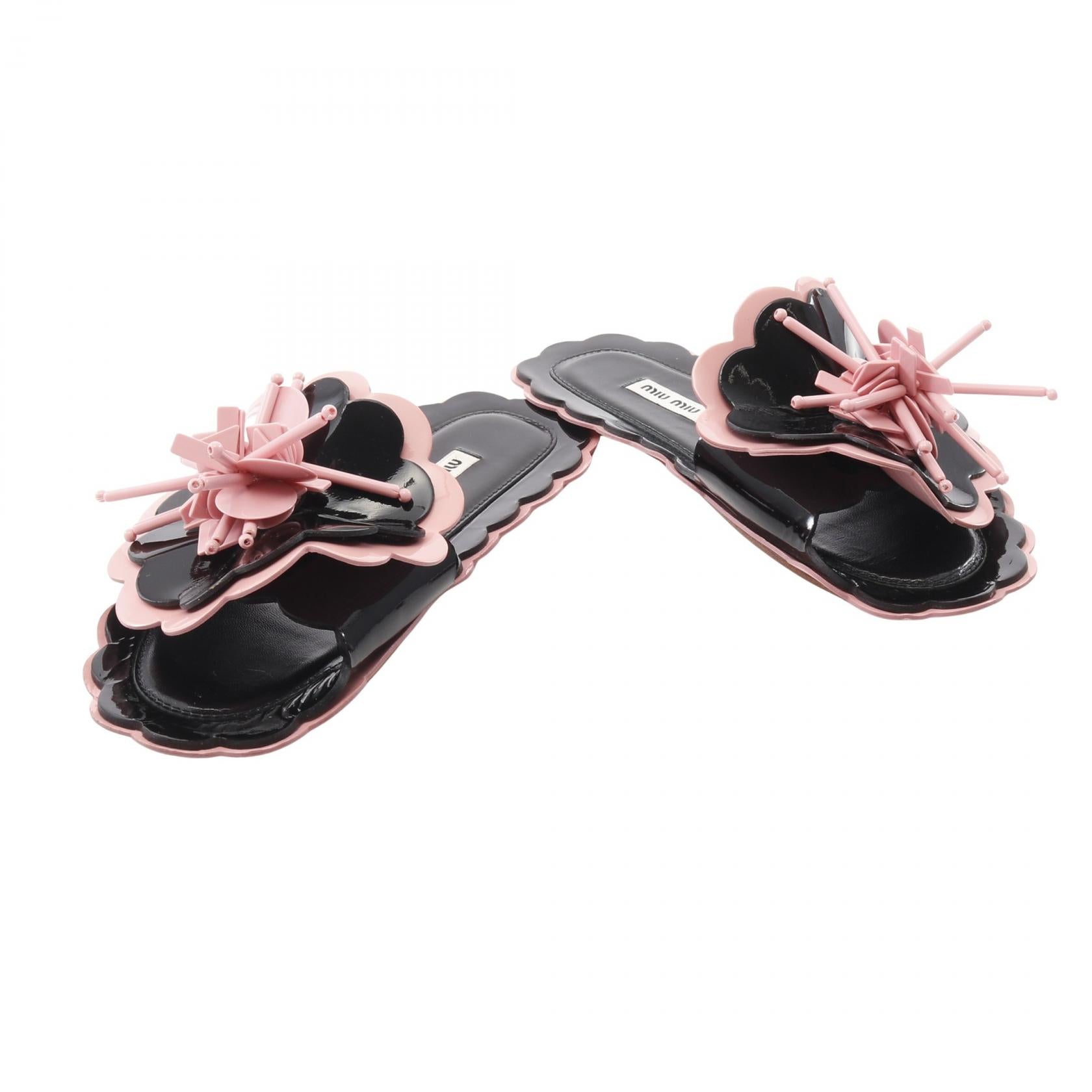 ミュウミュウ パテントレザーサンダル
