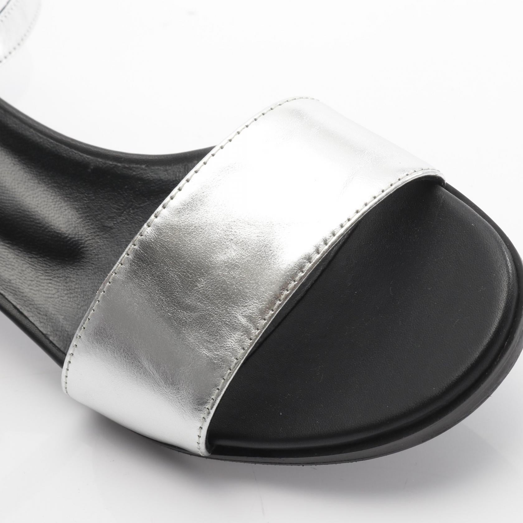 エルメス マネージ ケリー ベルト サンダル