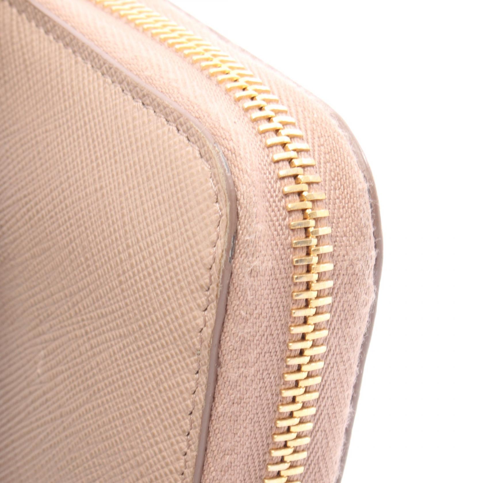 プラダ レザー ロング ウォレット