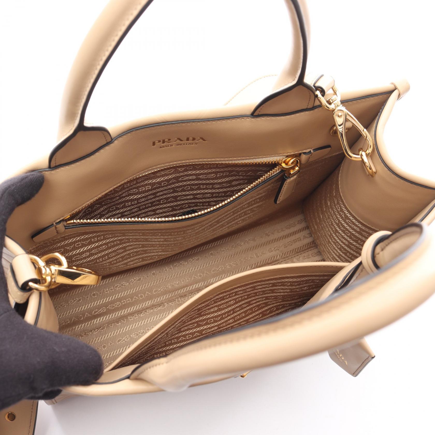 プラダ シンボル トップステッチ ソフト カーフ トートバッグ
