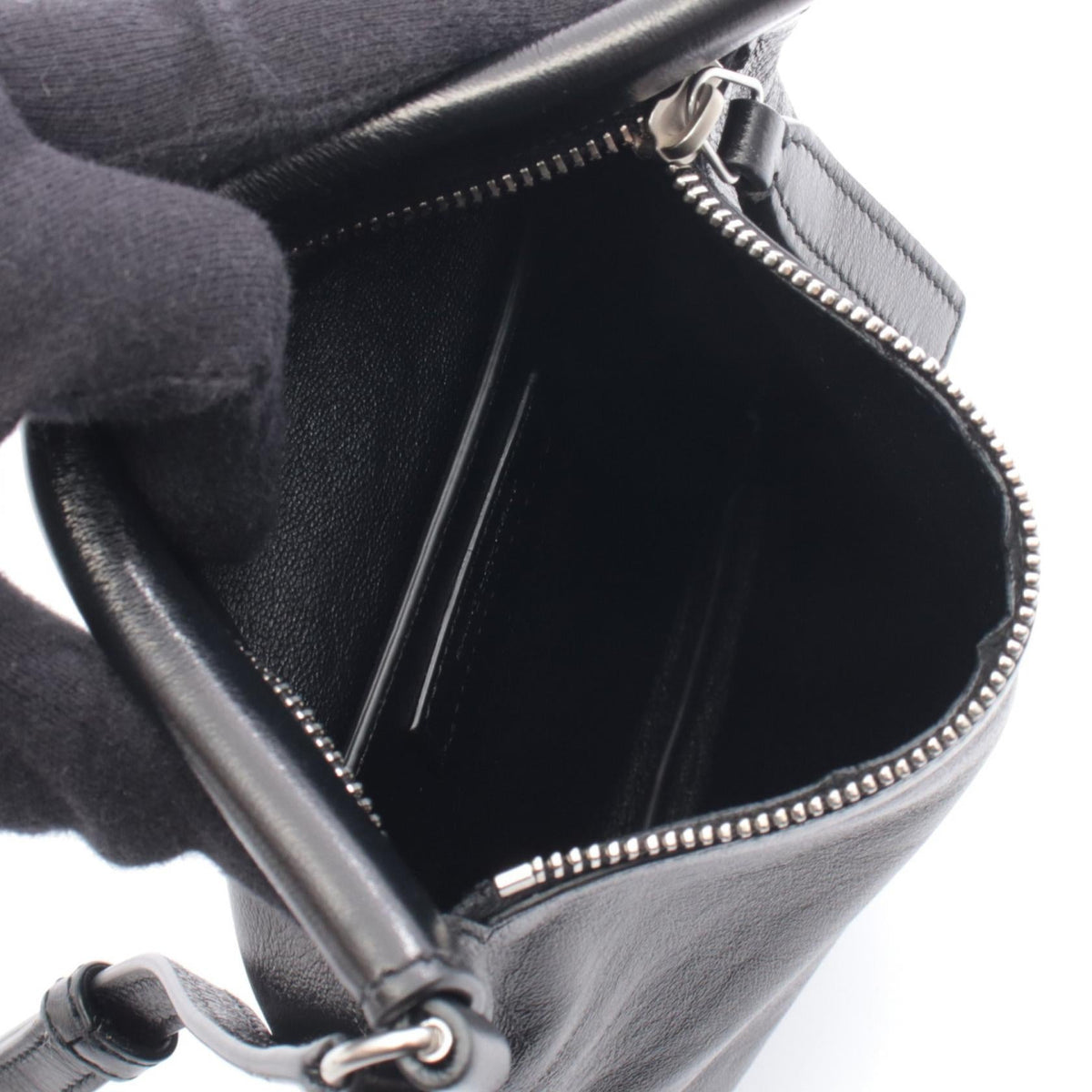 イヴサンローラン FLAT POUCH SID レザー ショルダーバッグ