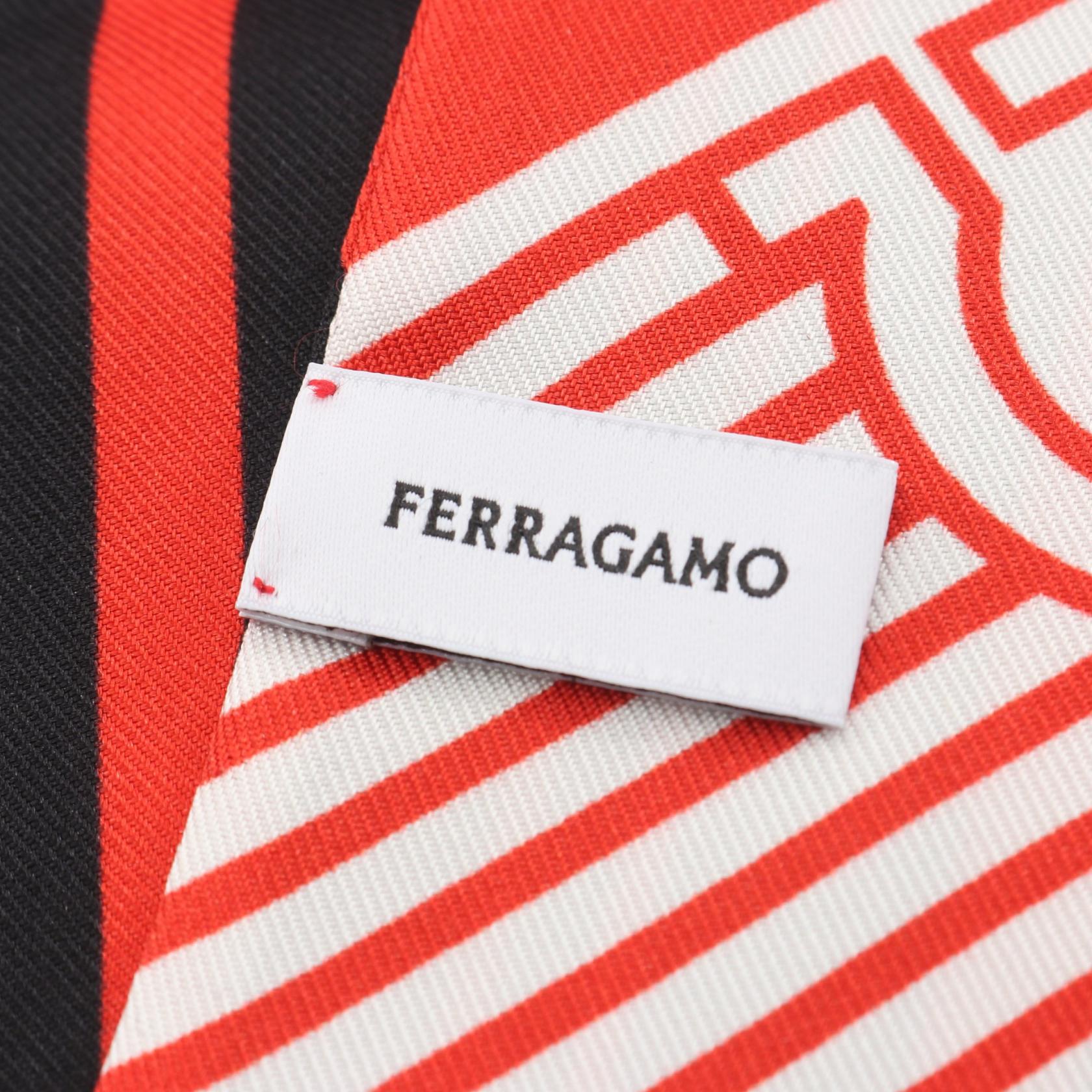 サルヴァトーレ フェラガモ シルクスカーフ