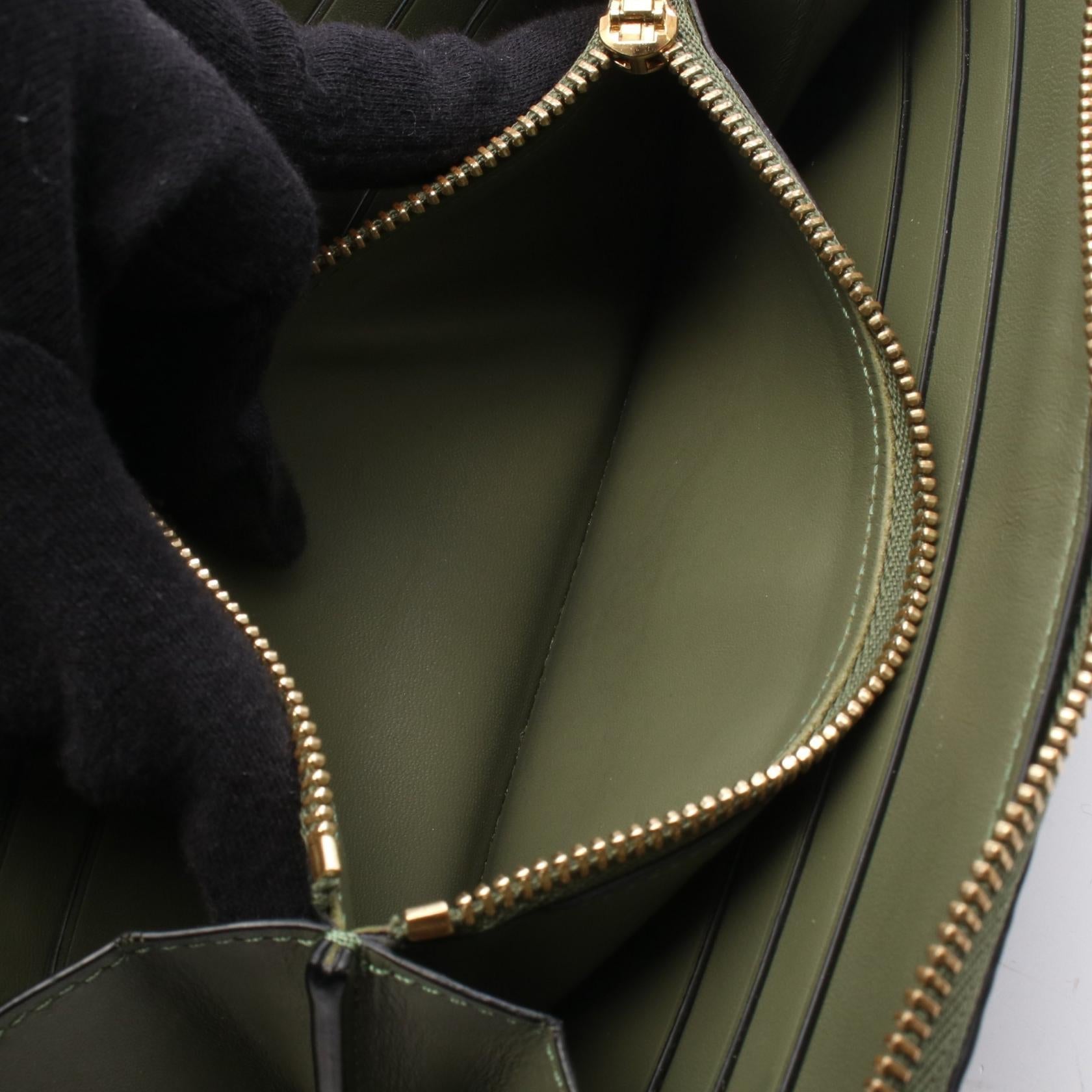 ロエベ REPEAT アナグラム レザー長財布