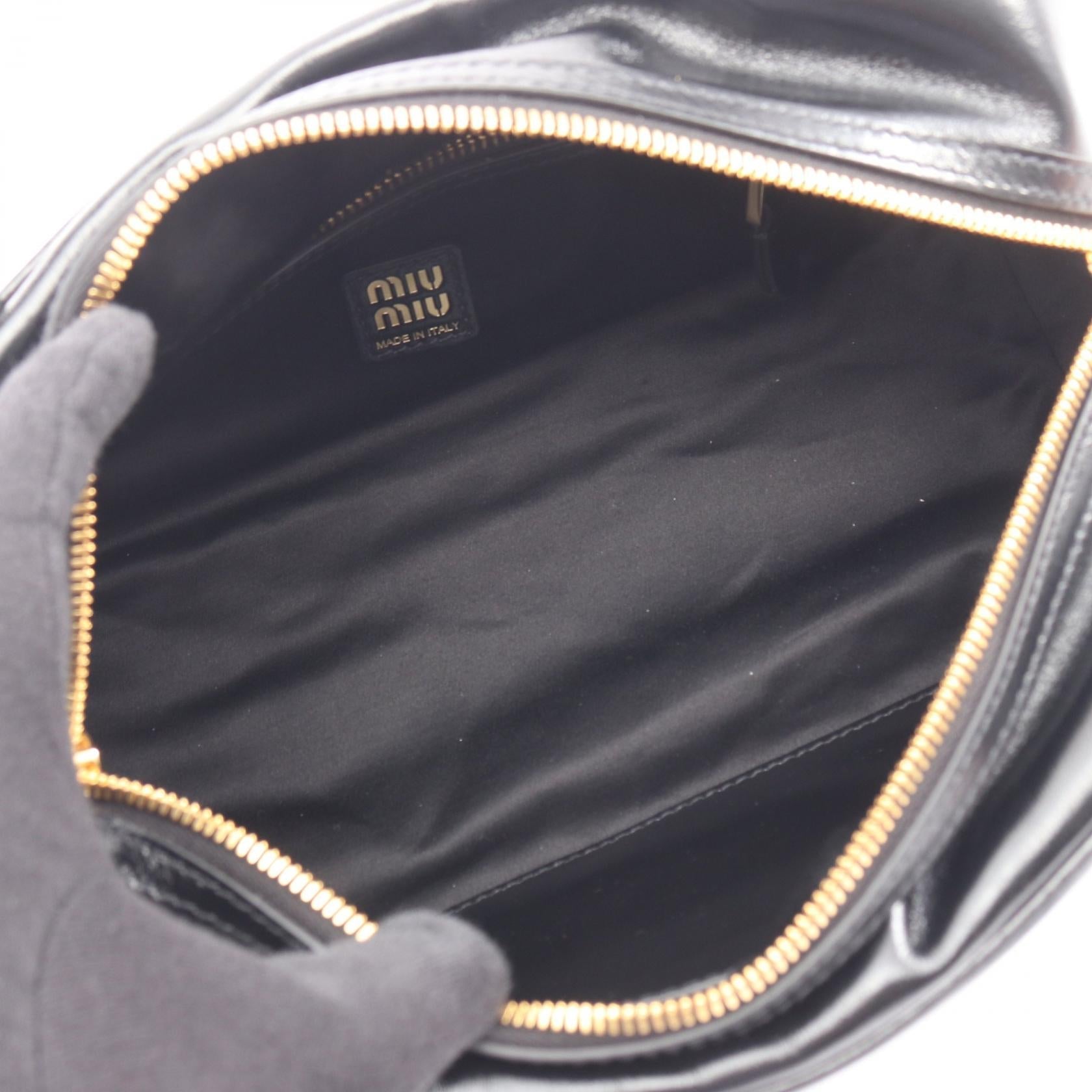 ミュウミュウ SOFTY SHINE レザーハンドバッグ