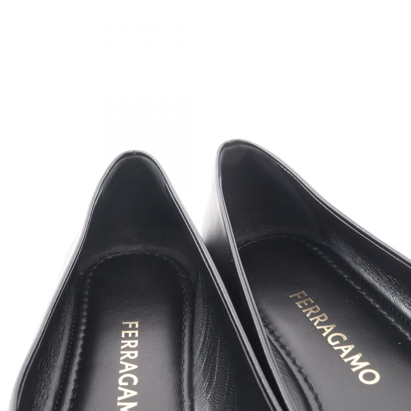 サルヴァトーレ フェラガモ レザーバレリーナパンプス