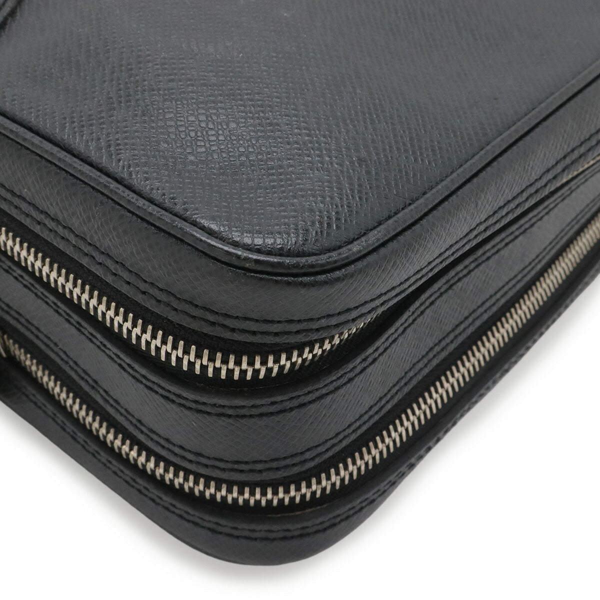 ルイヴィトン パヴェル タイガ クラッチバッグ